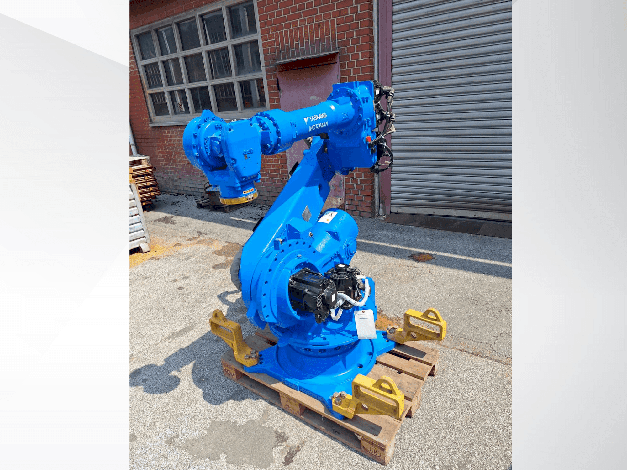 Makine  Yaskawa Motoman ES165D - Önden görünüm