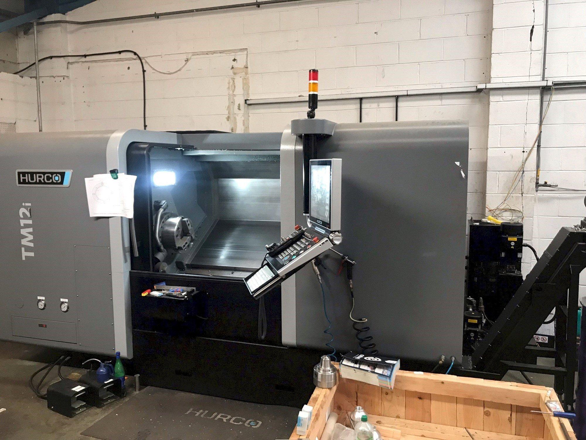 Makine  Hurco TM12i - Önden görünüm