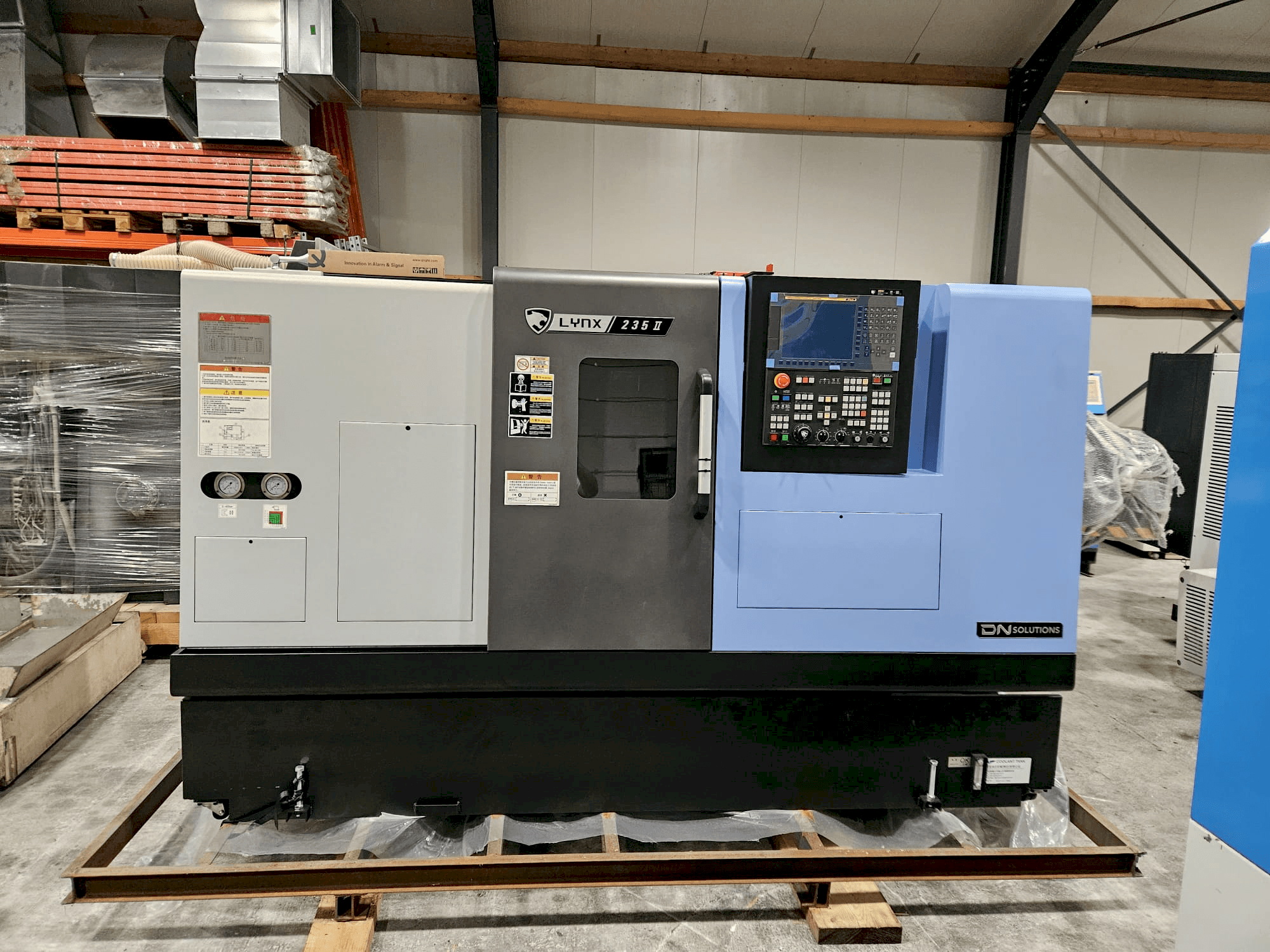 Makine  DOOSAN Lynx 235II - Önden görünüm