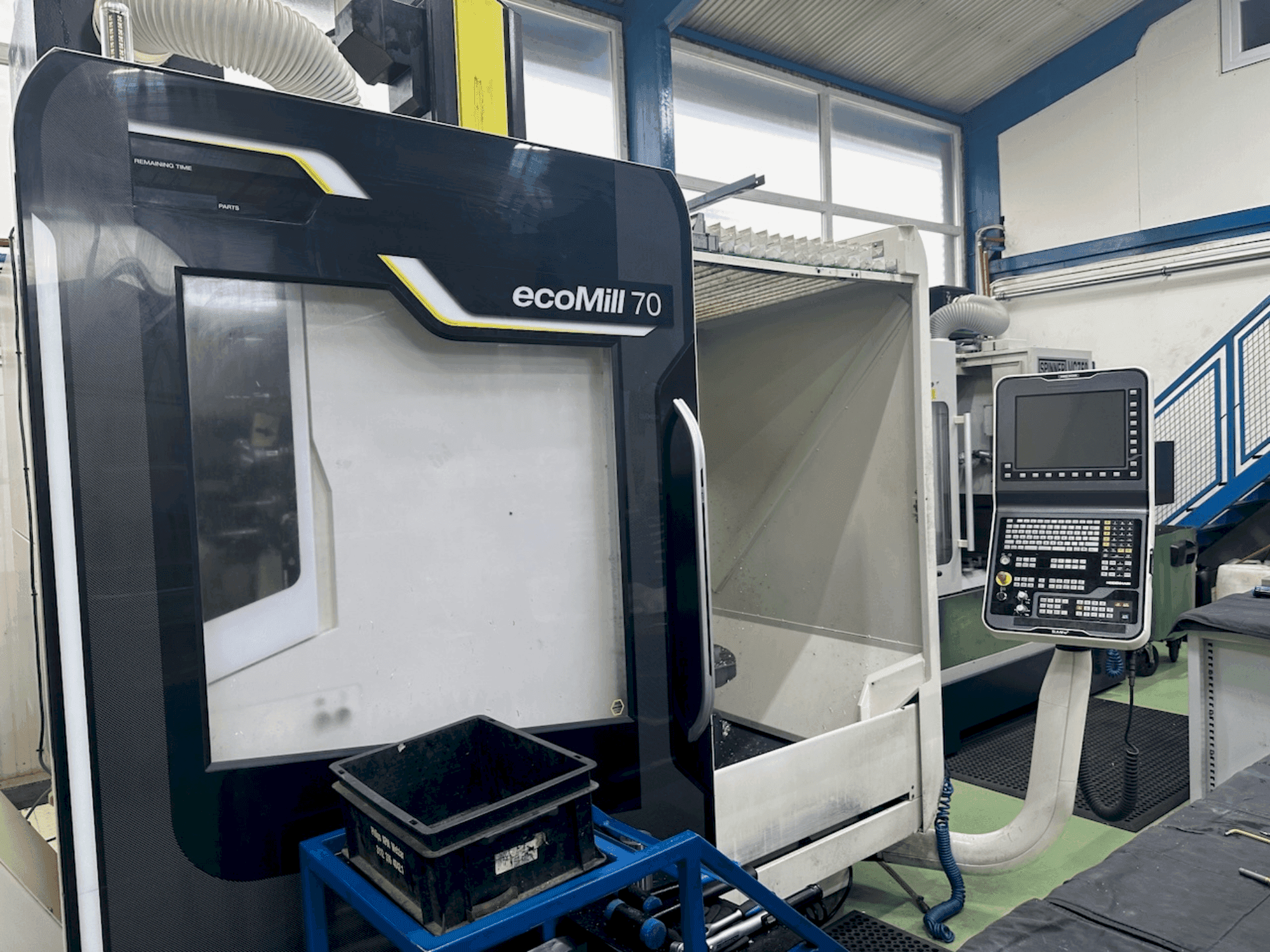 Makine  DMG MORI ecoMill 70 - Önden görünüm