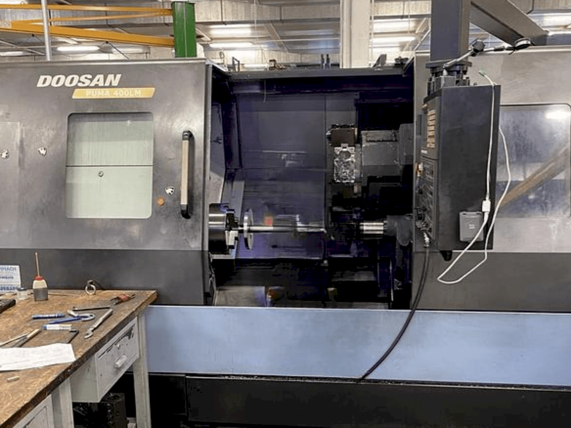 Makine  DOOSAN Puma 400 LMA - Önden görünüm