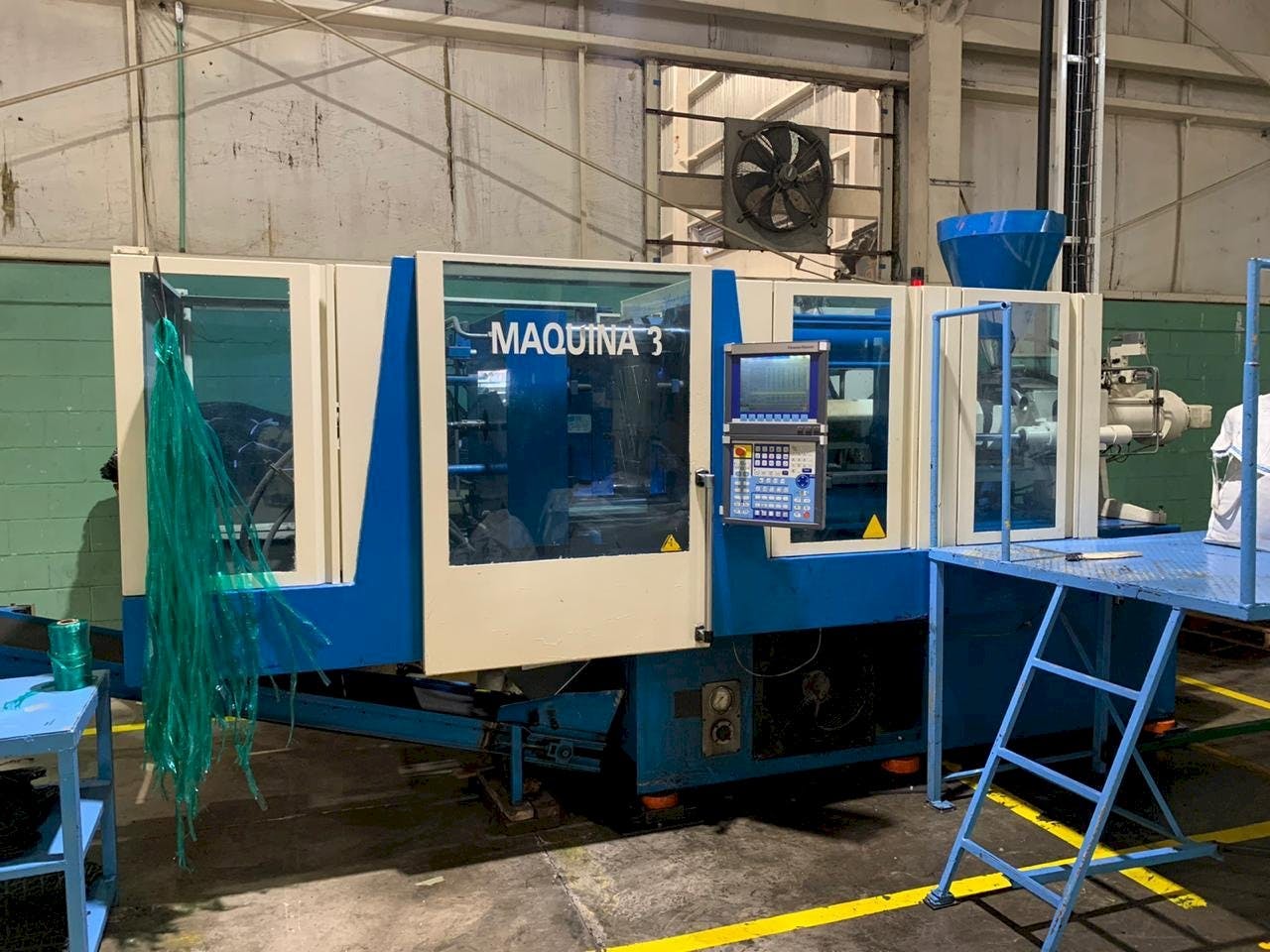 Makine  Krauss Maffei 160/750 CX - Önden görünüm