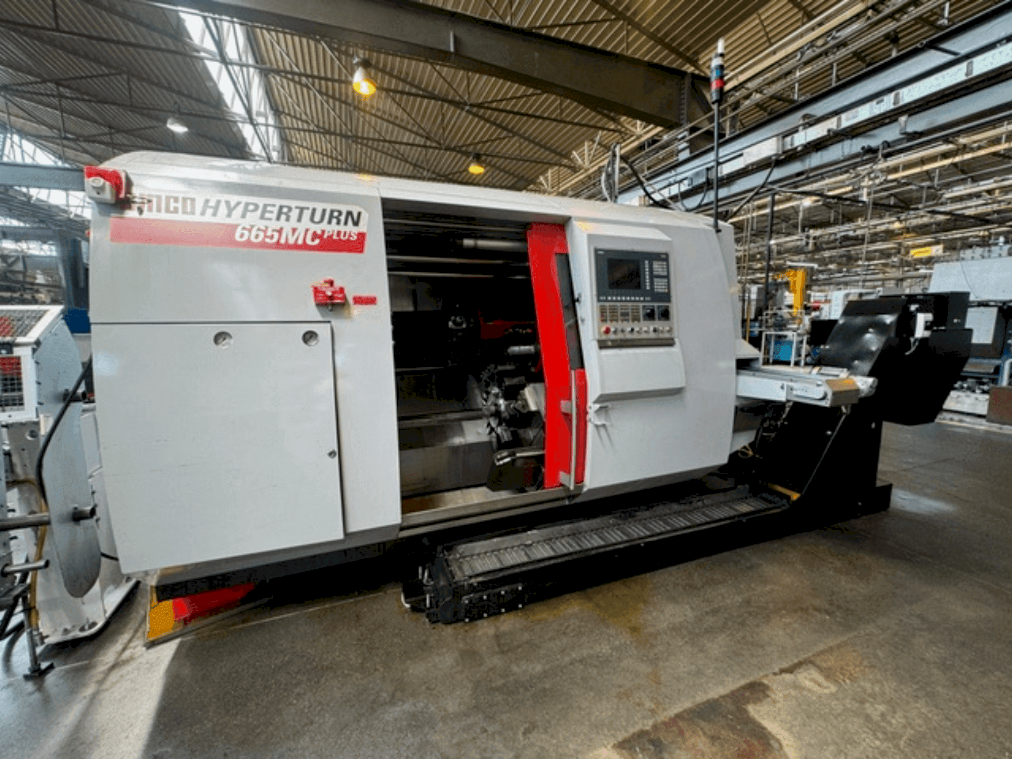 Makine  EMCO HYPERTURN 665 MC PLUS - Önden görünüm