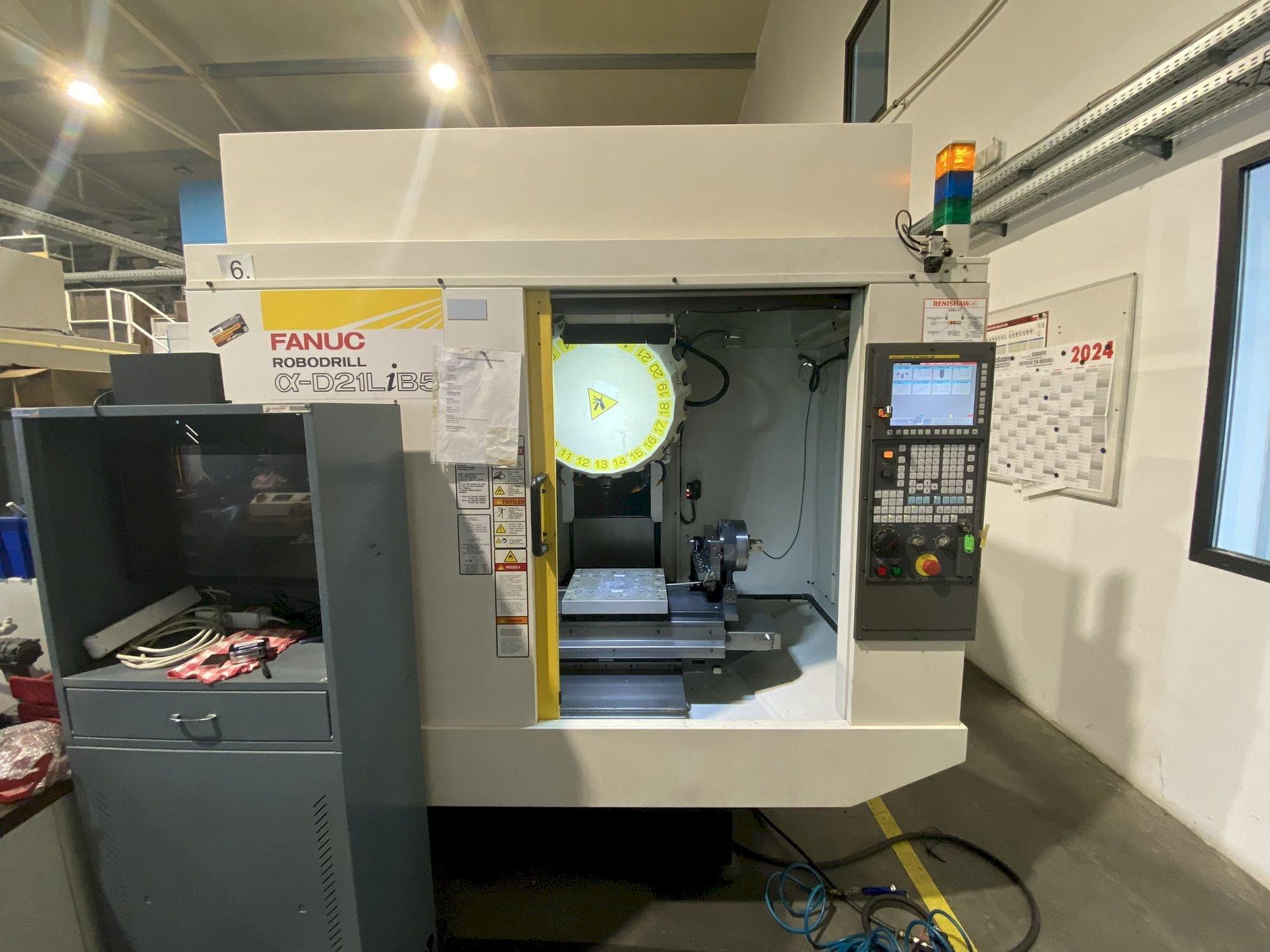 Makine  FANUC Robodrill Alpha D21LiA5 - Önden görünüm