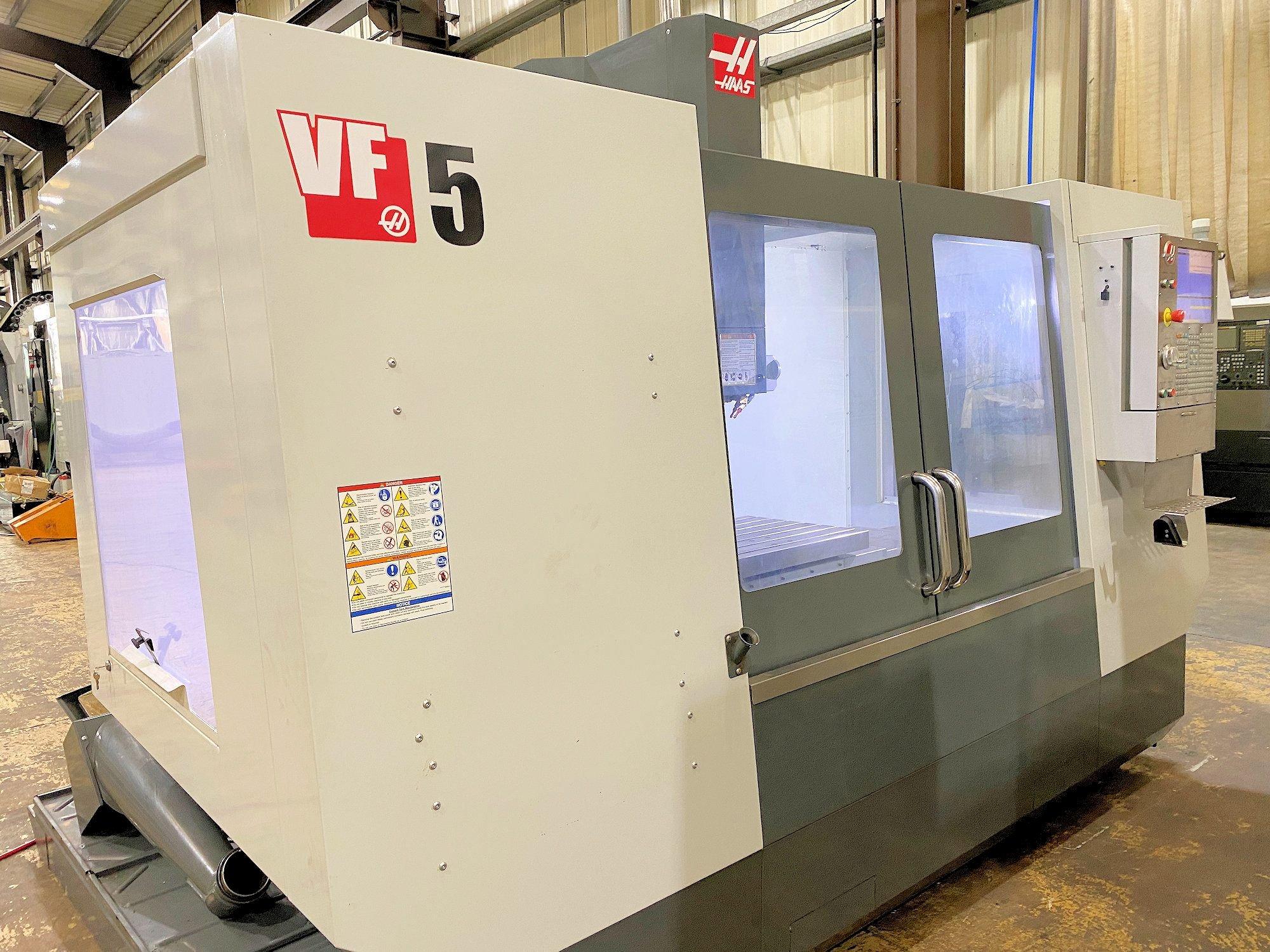 Makine  HAAS VF-5 - Önden görünüm