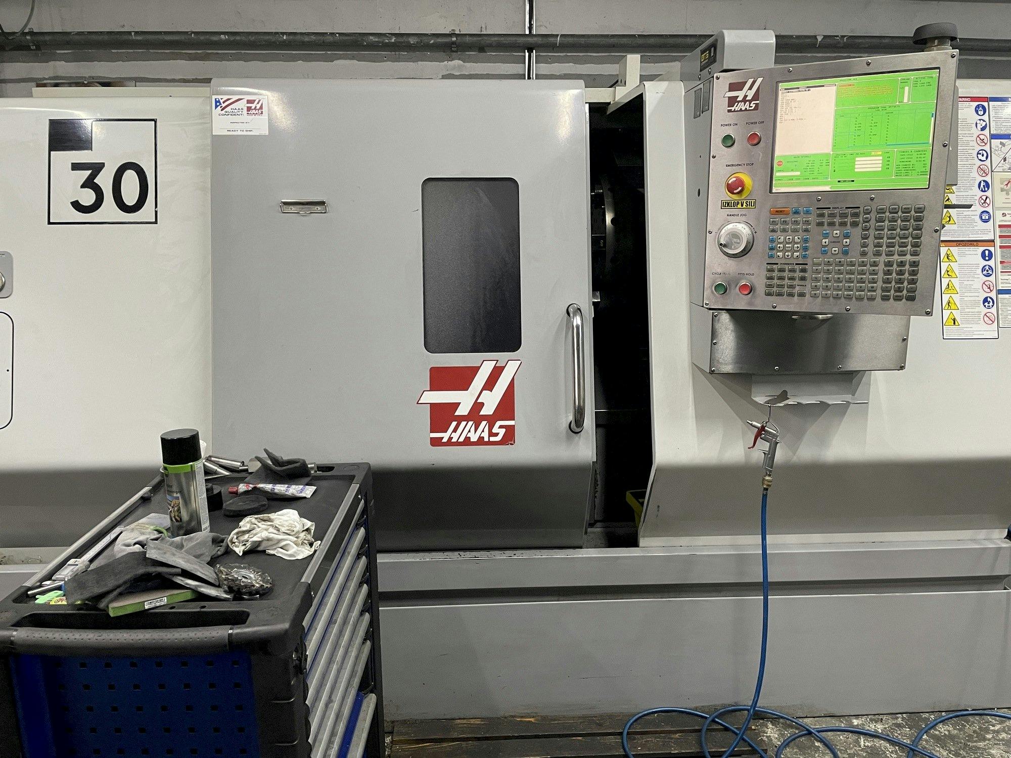 Makine  HAAS SL-30 - Önden görünüm