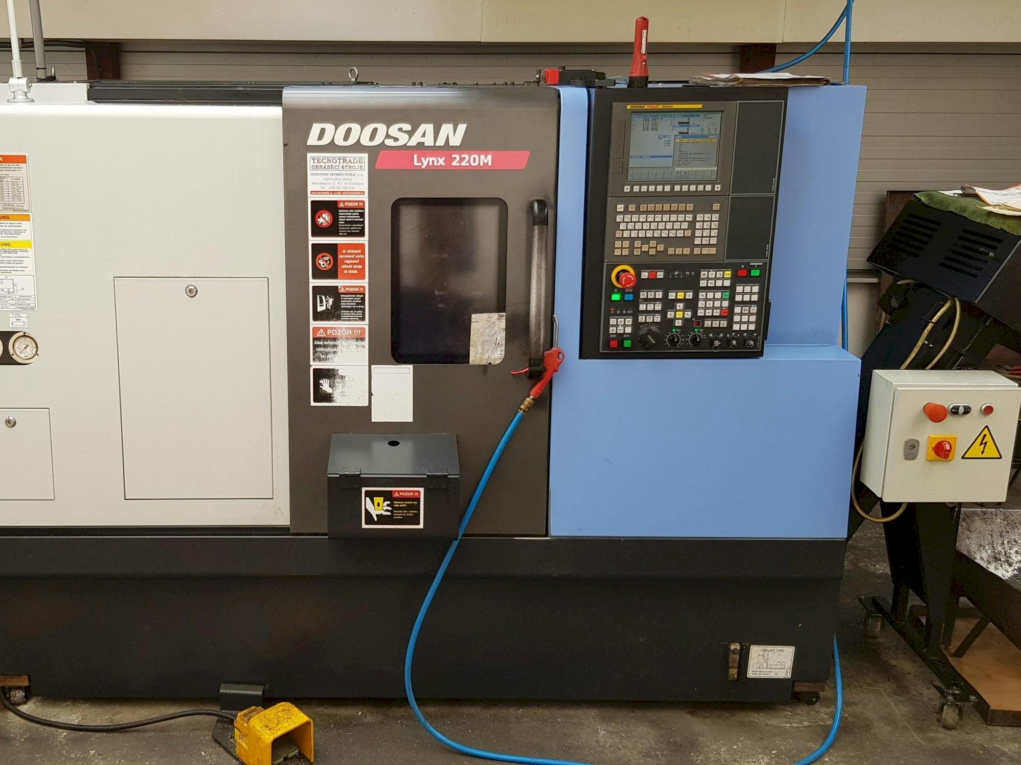 Makine  Doosan Lynx 220 MA - Önden görünüm