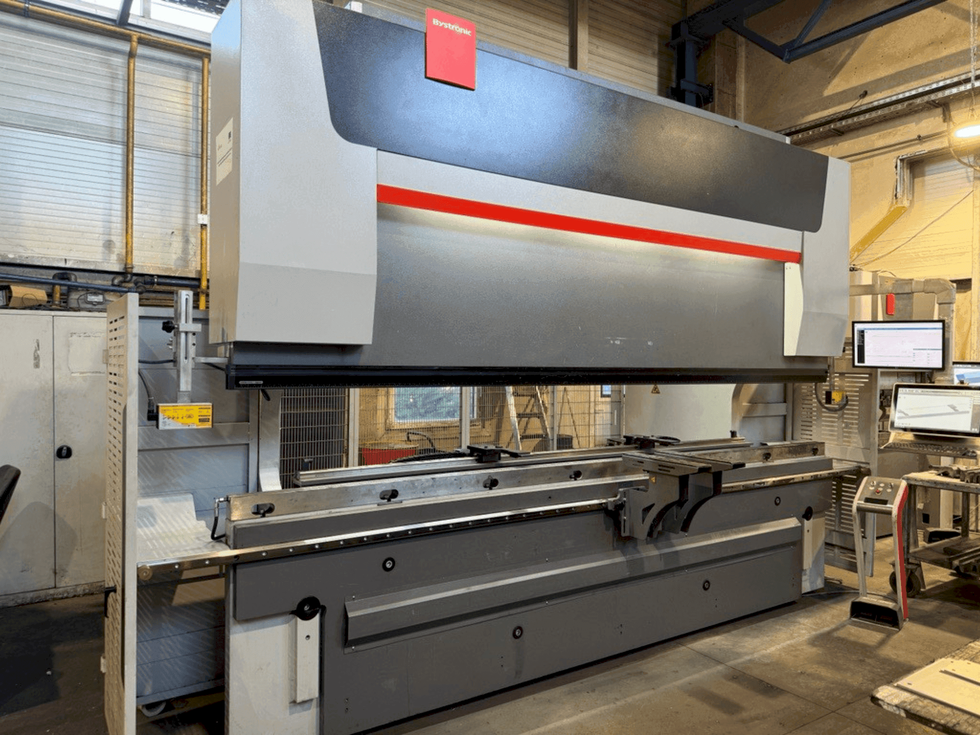 Makine  Bystronic ByBend Smart 300/4100 - Önden görünüm