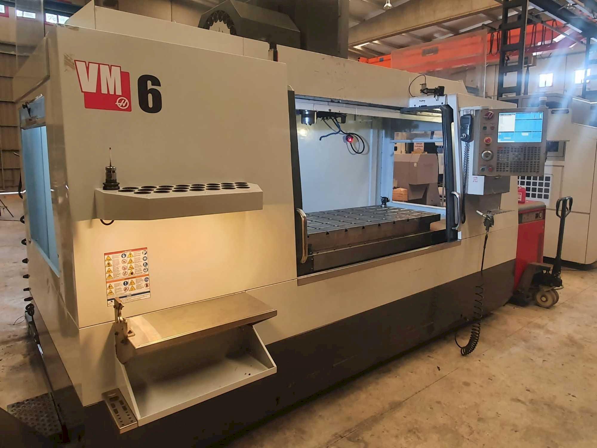 Makine  HAAS VM6 - Önden görünüm