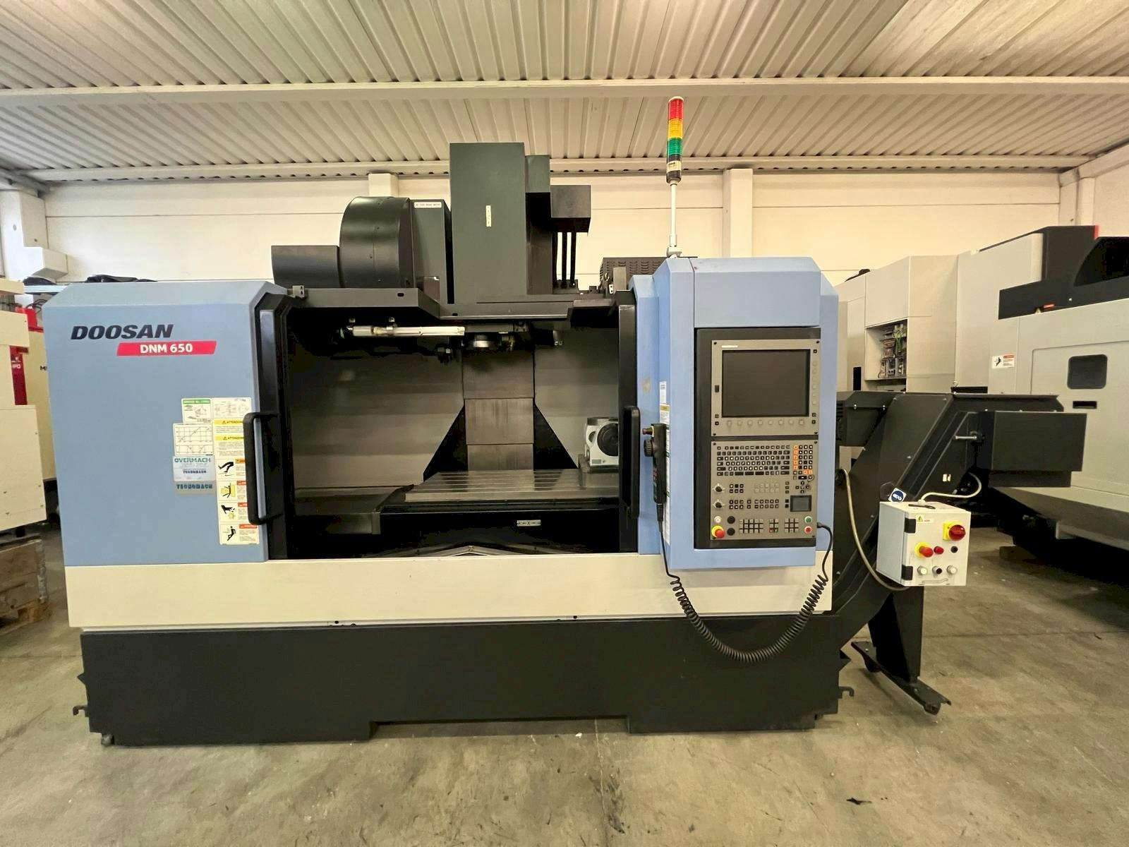 Makine  DOOSAN DNM 650 - Önden görünüm