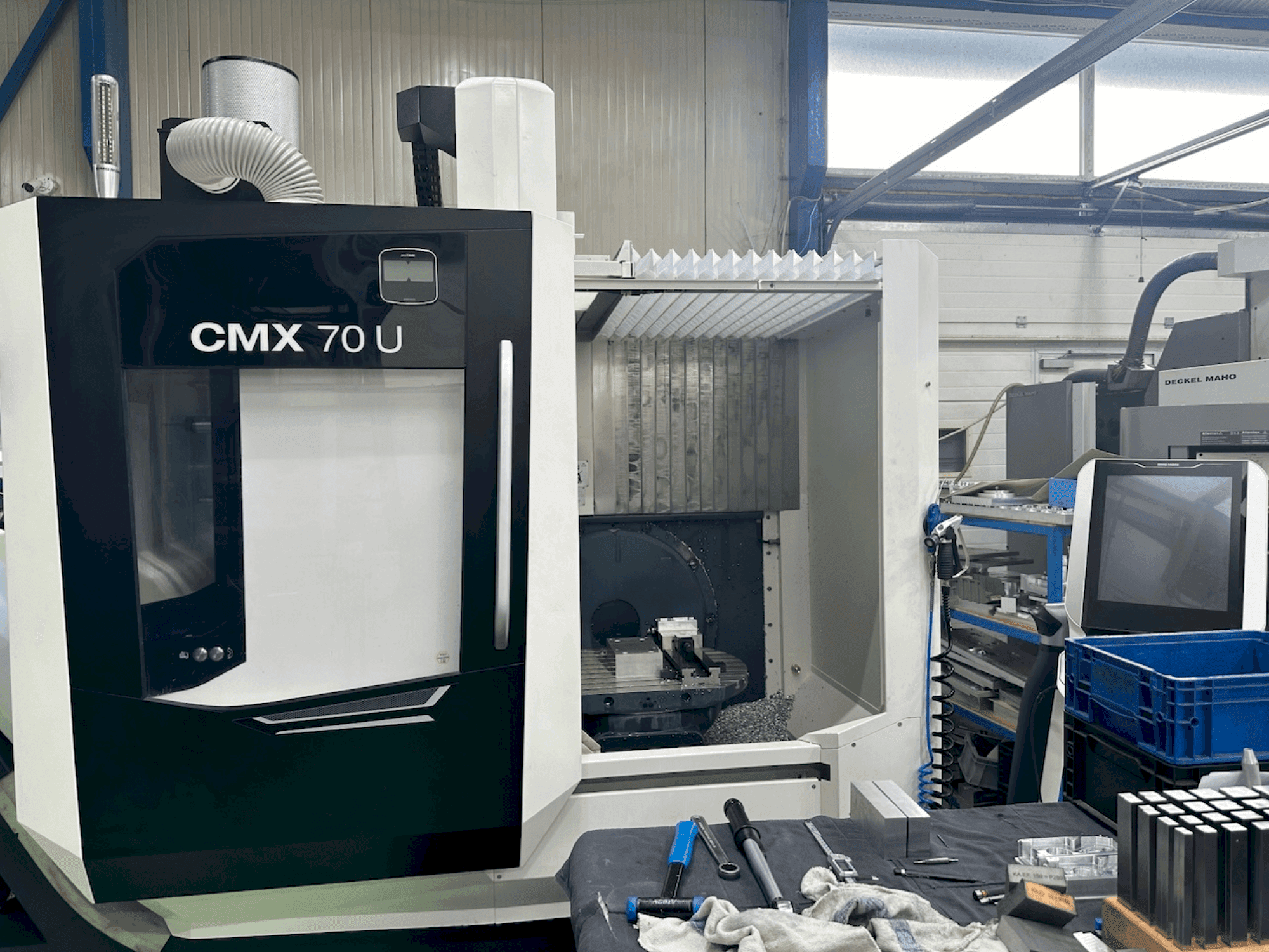 Makine  DMG MORI CMX 70 U - Önden görünüm