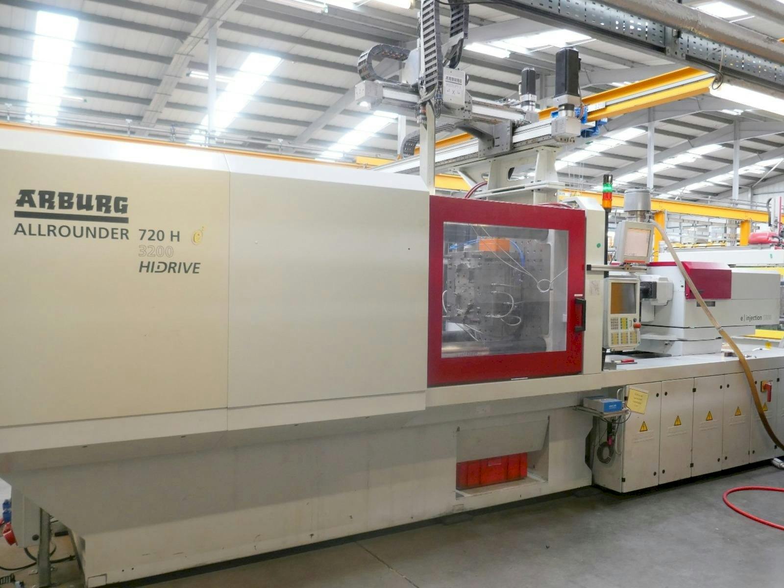 Makine  Arburg Allrounder 720H 3200 1300 - Önden görünüm