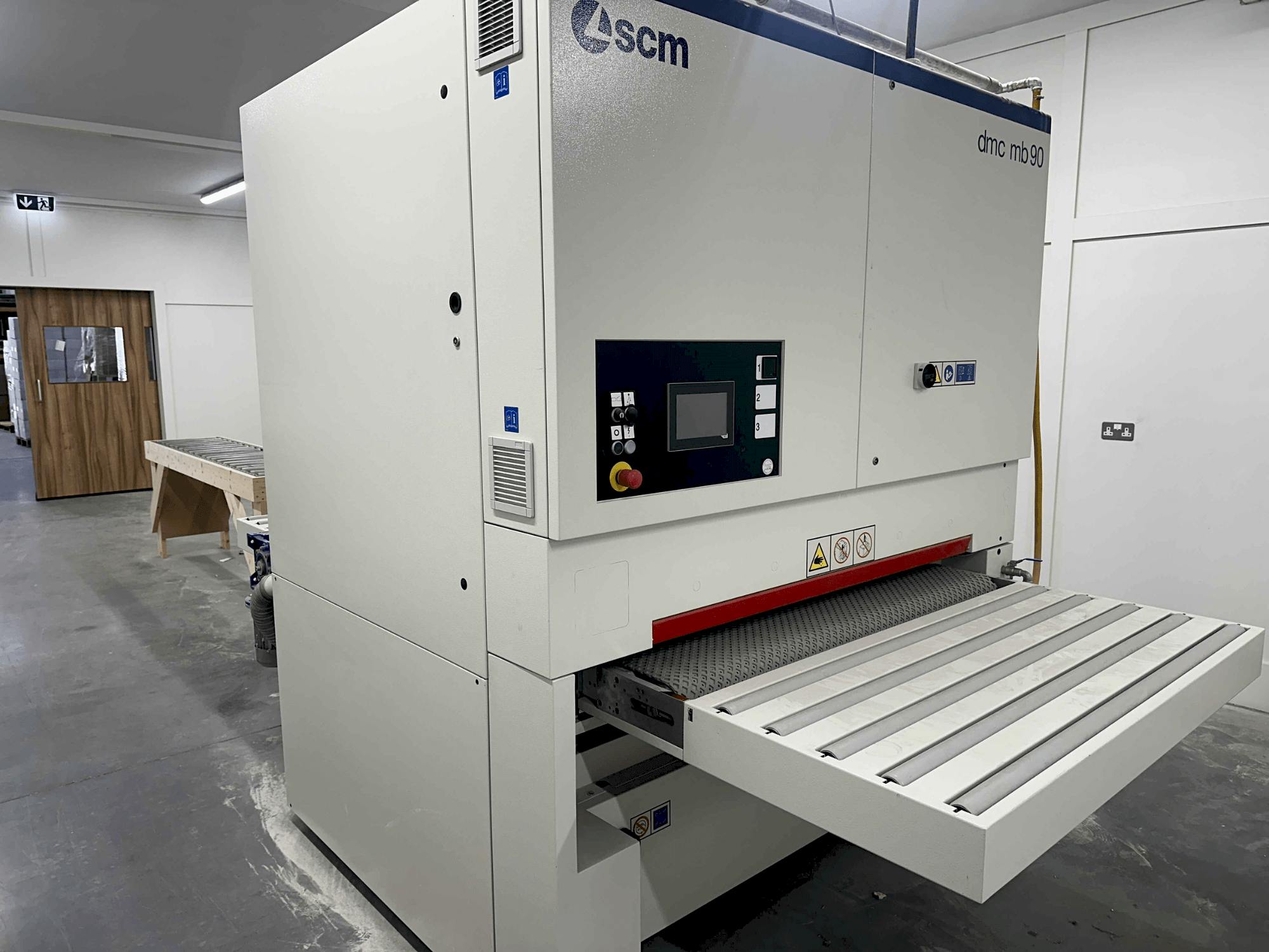 Makine  SCM DMC MB90 DBB135 - Önden görünüm