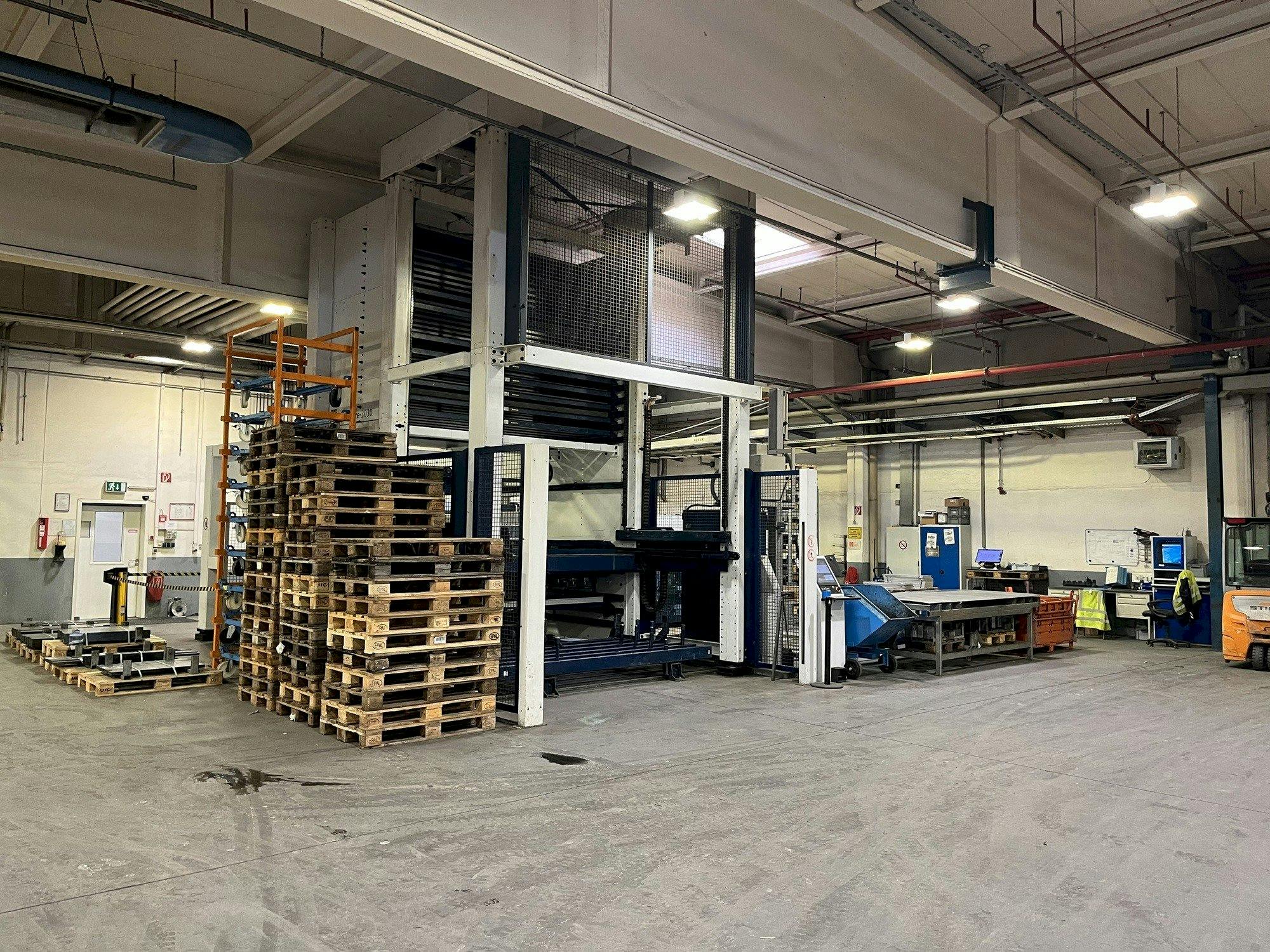 Makine  TRUMPF TruLaser 3030 L20 / Tru Store 3030 - Önden görünüm