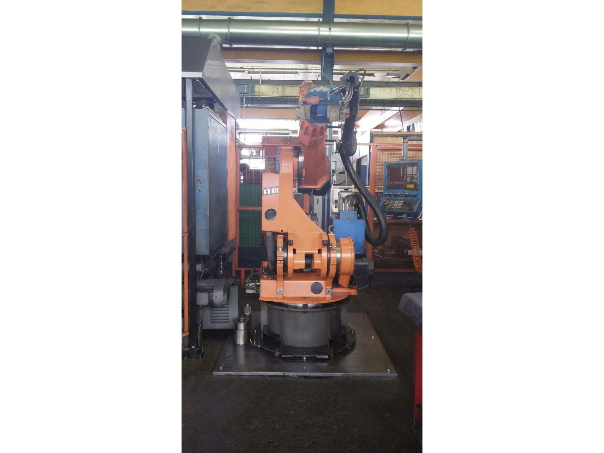 Makine  KUKA IR 760/120.0 - Önden görünüm