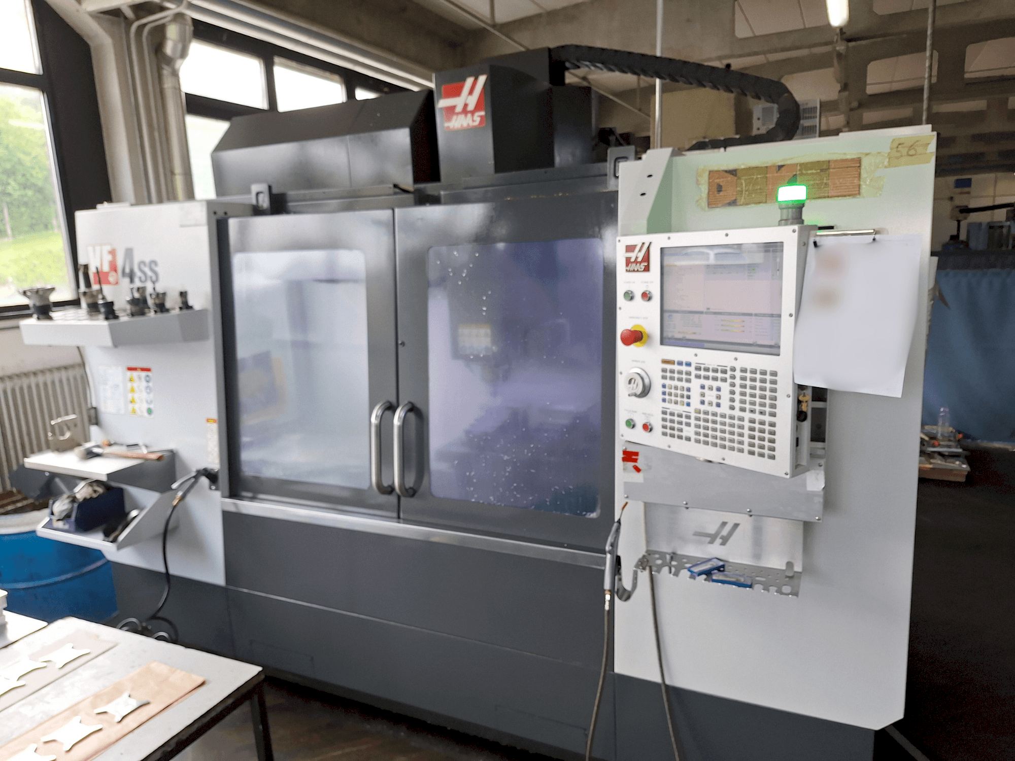 Makine  HAAS VF-4SS - Önden görünüm