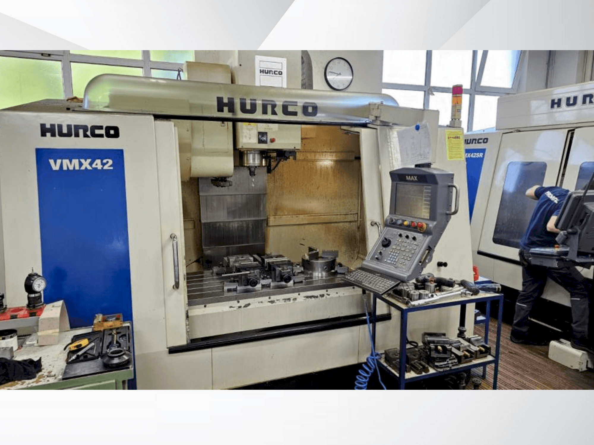 Makine  Hurco VMX42 - Önden görünüm