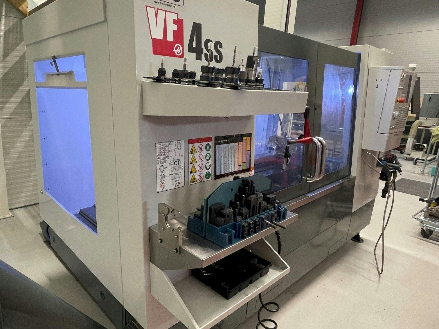 Makine  HAAS VF 4SS - Önden görünüm