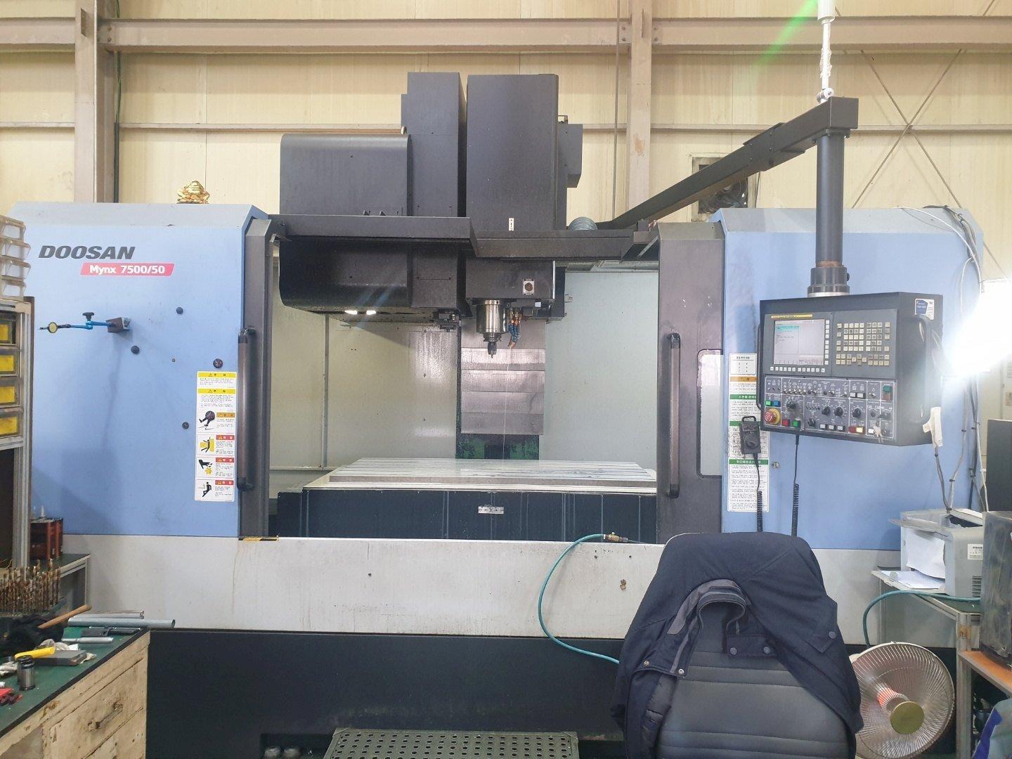 Makine  Doosan MYNX 7500/50 - Önden görünüm