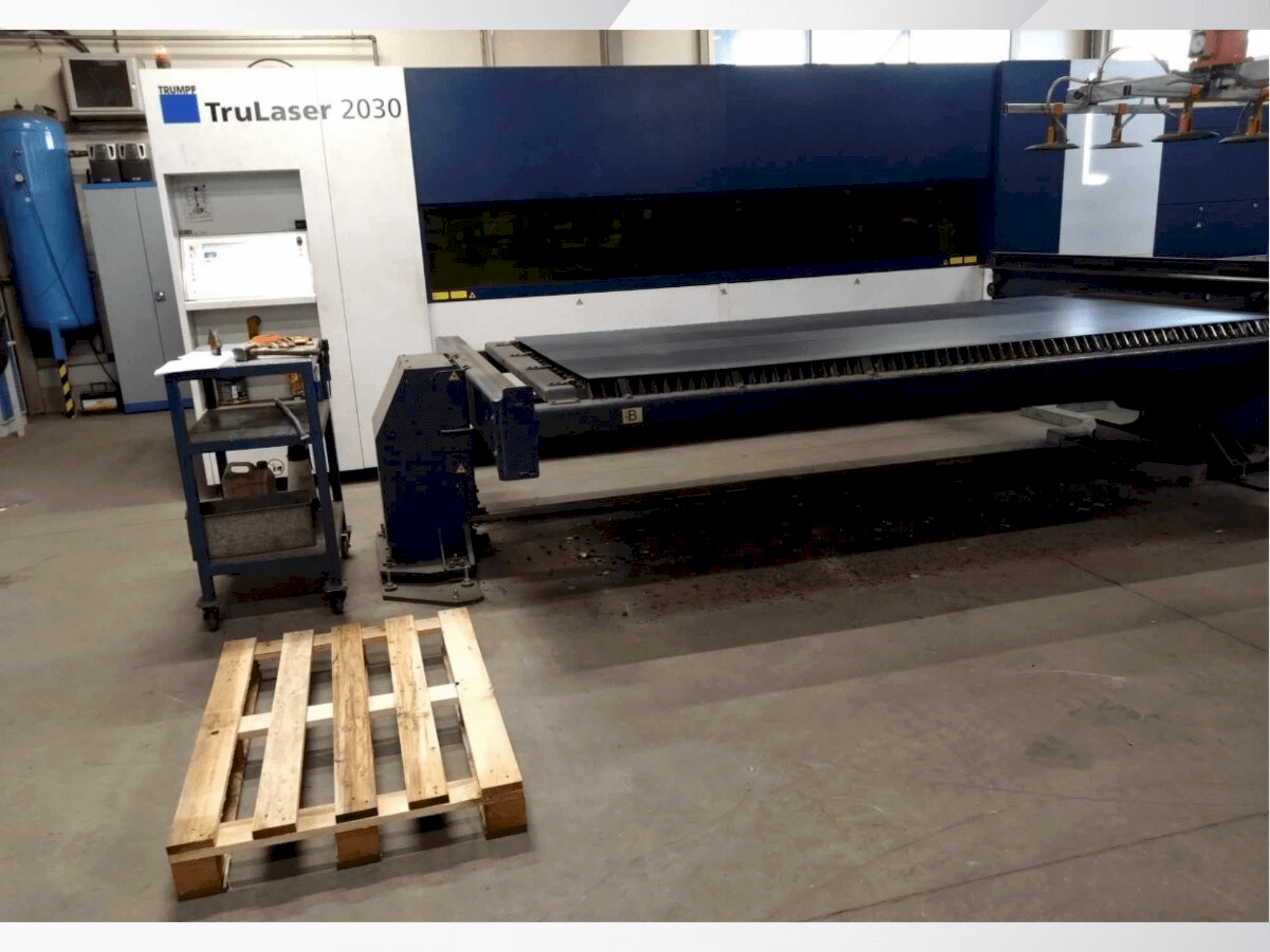 Makine  TRUMPF TruLaser 2030 Fiber - Önden görünüm