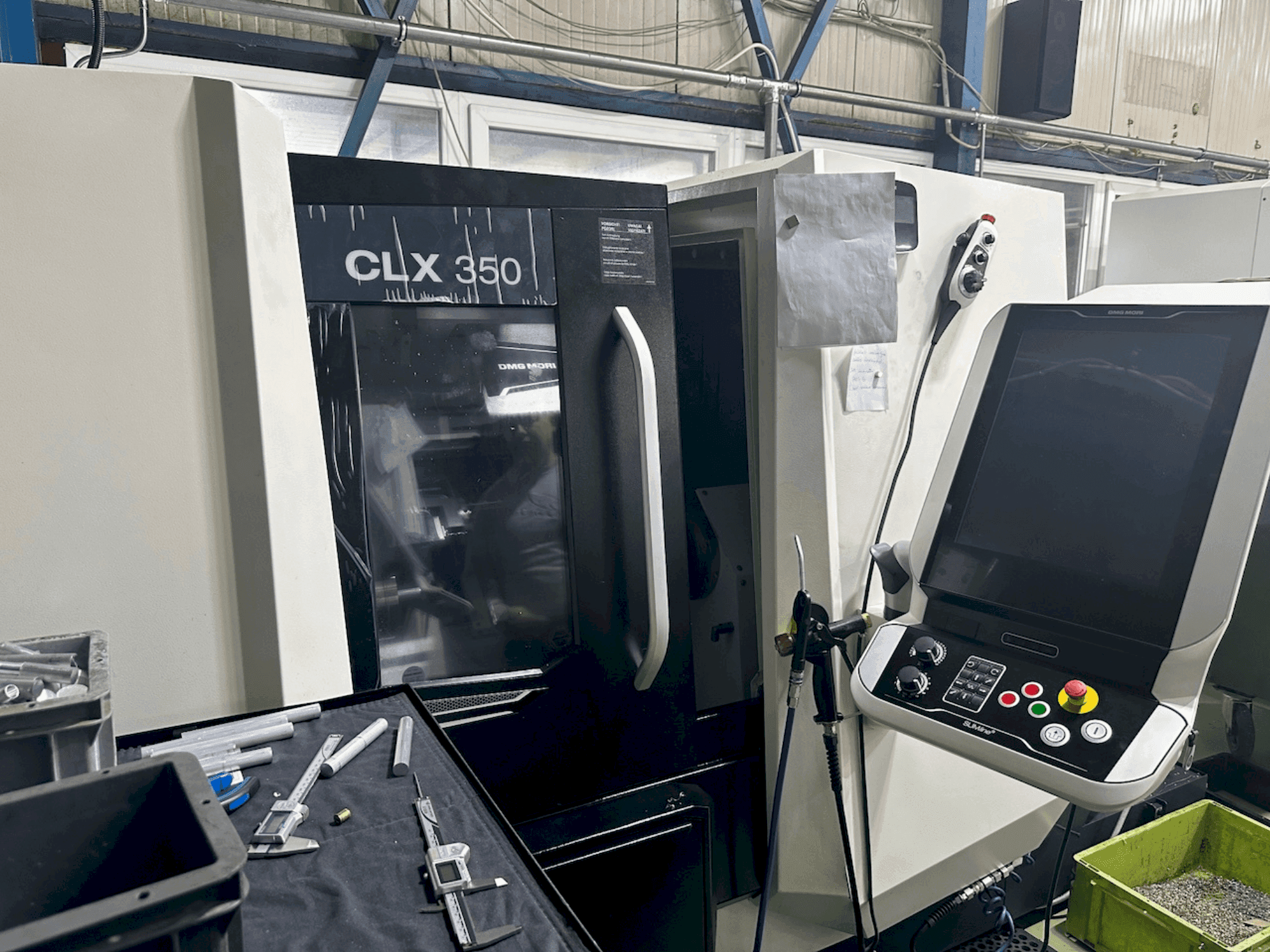 Makine  DMG MORI CLX 350 V6 - Önden görünüm