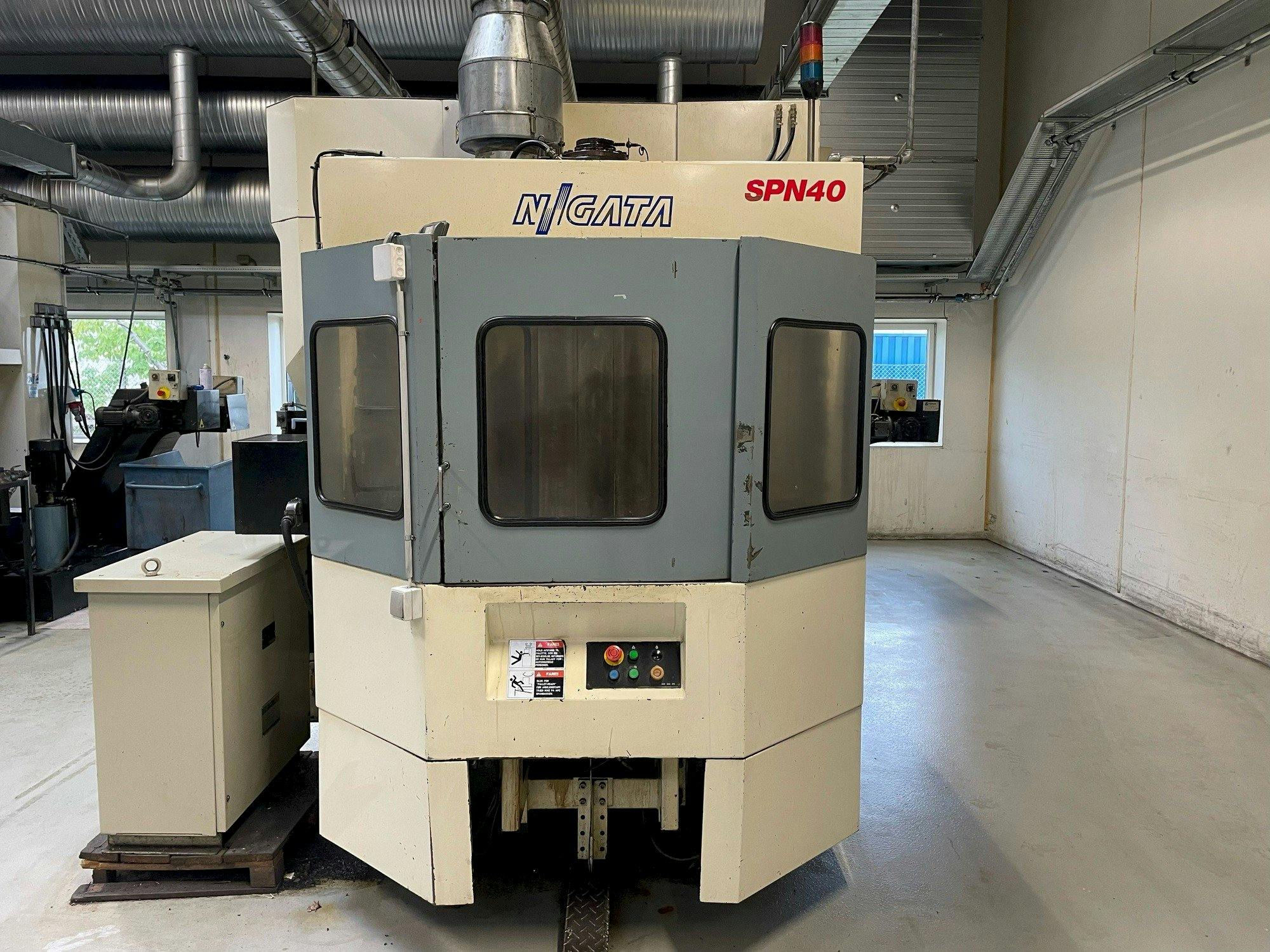 Makine  Niigata SPN 40 - Önden görünüm