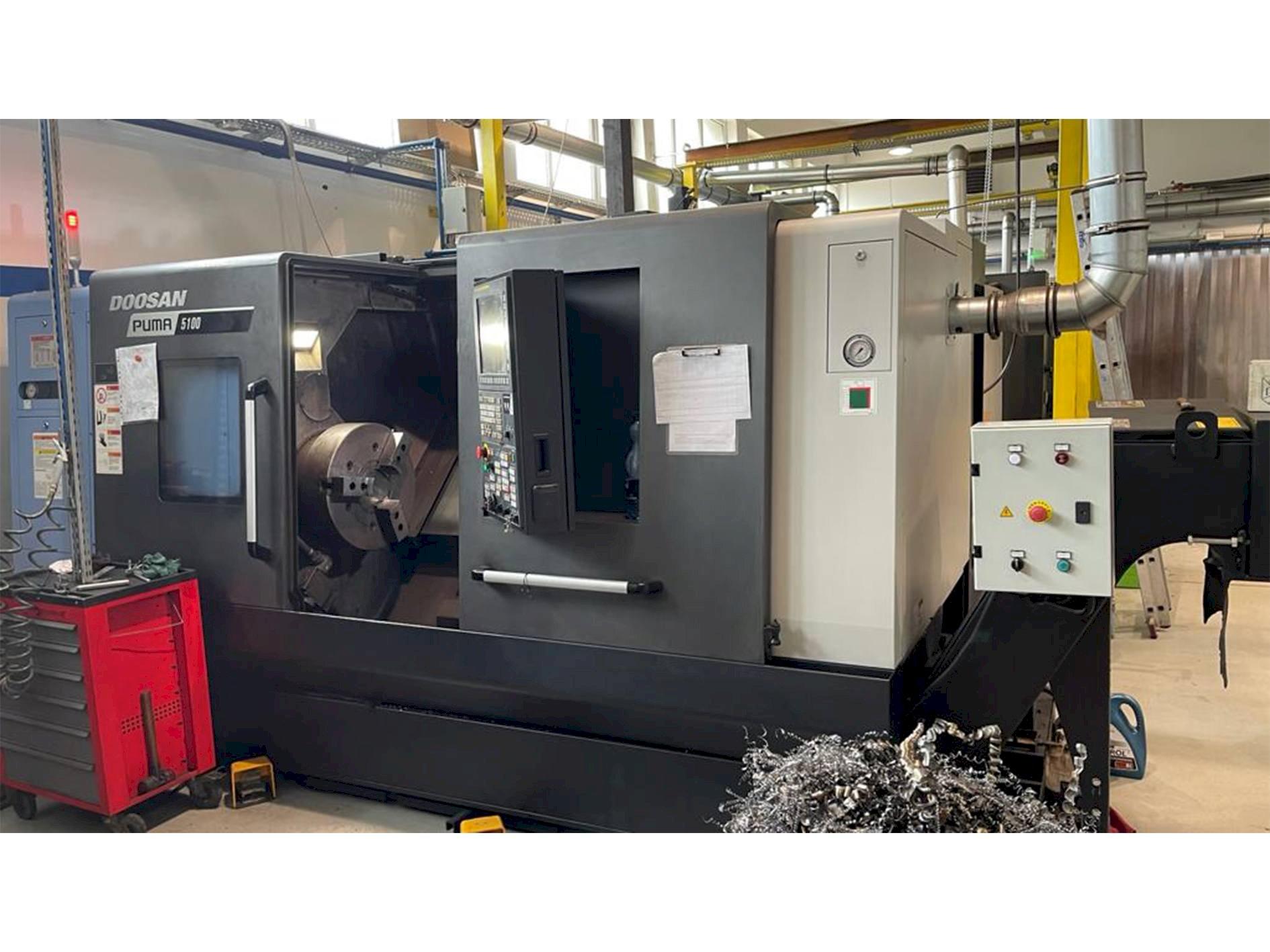 Makine  Doosan Puma 5100B - Önden görünüm