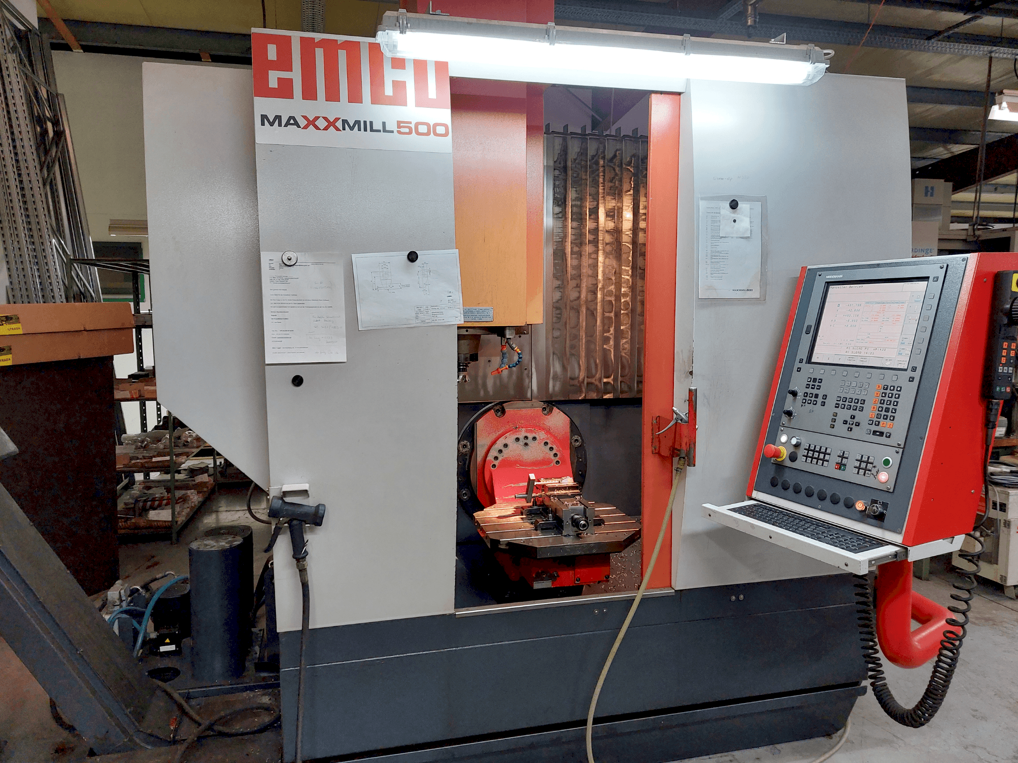 Makine  EMCO Maxxmill 500U - Önden görünüm