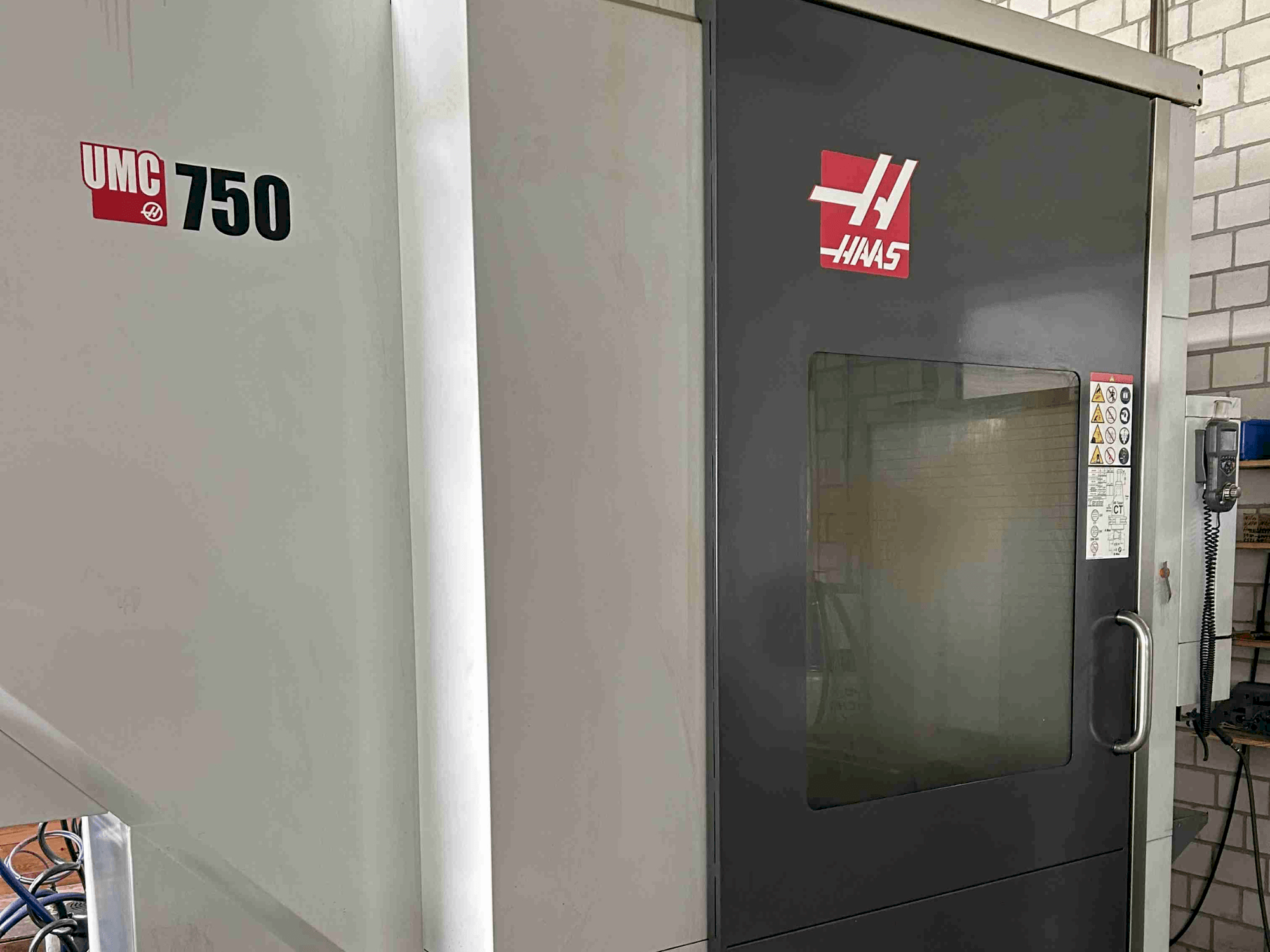 Makine  HAAS UMC-750 - Önden görünüm