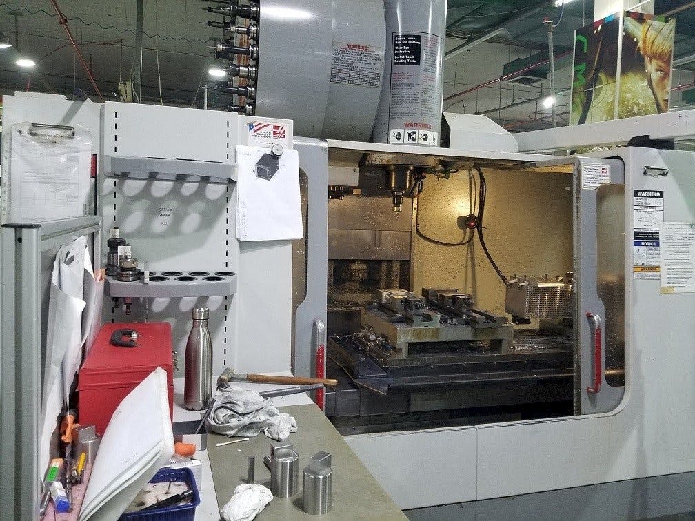 Makine  HAAS VF-4SS - Önden görünüm