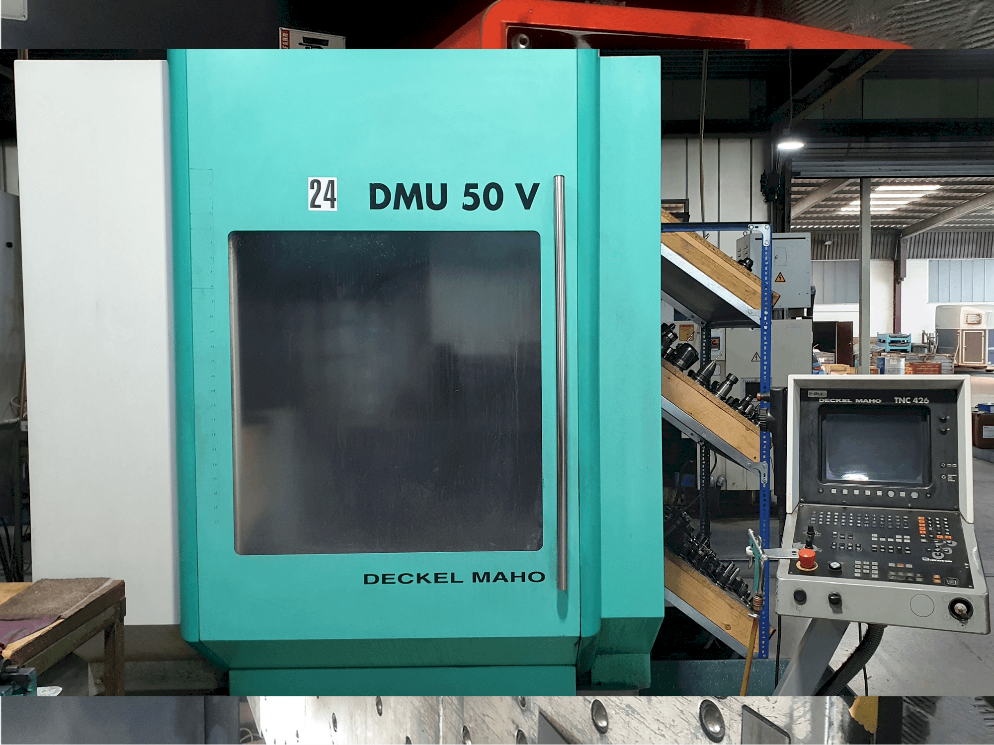 Makine  DECKEL MAHO DMU 50 V - Önden görünüm