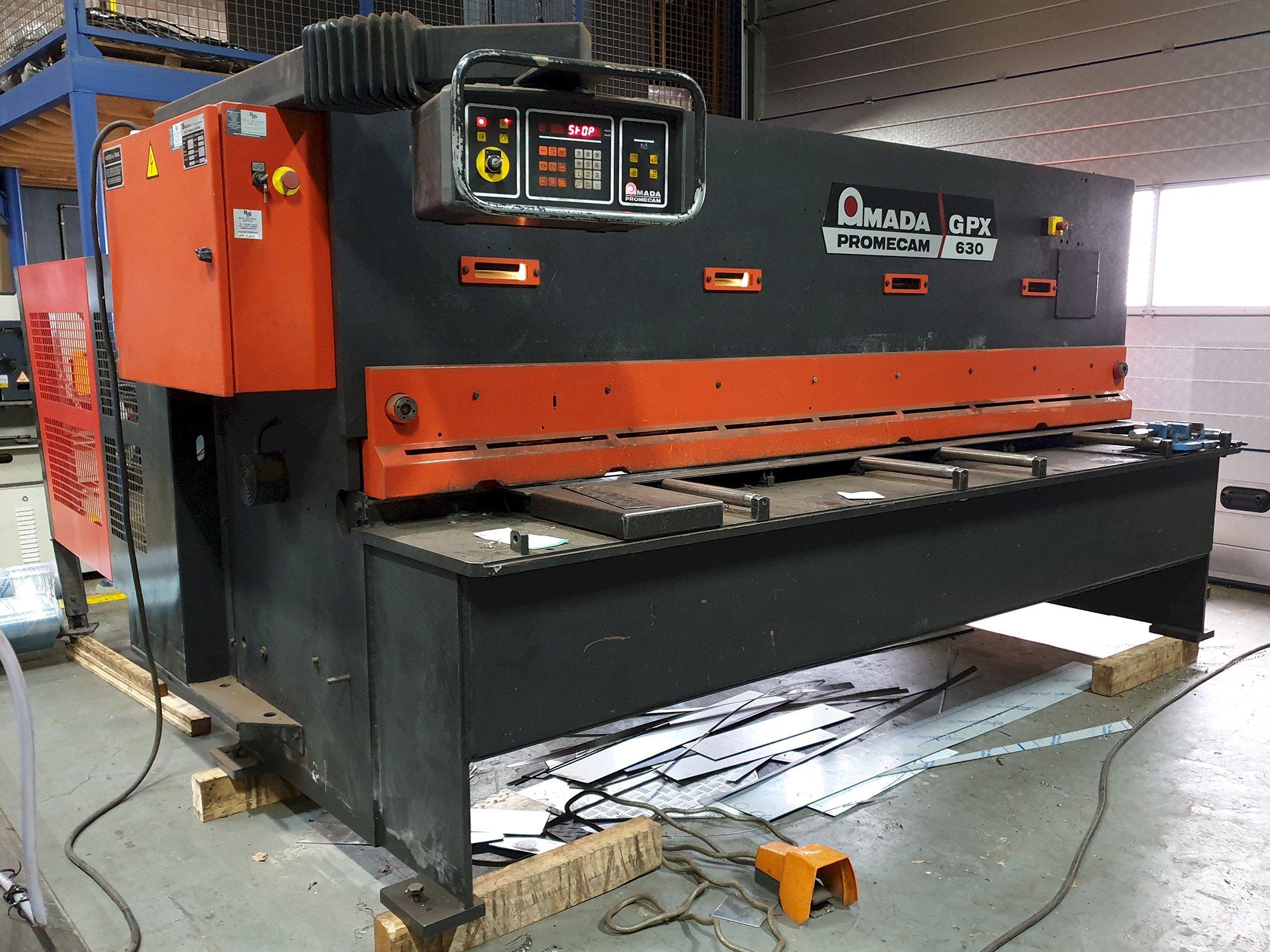 Makine  AMADA - Sol görünüm PROMECAM GPX 630