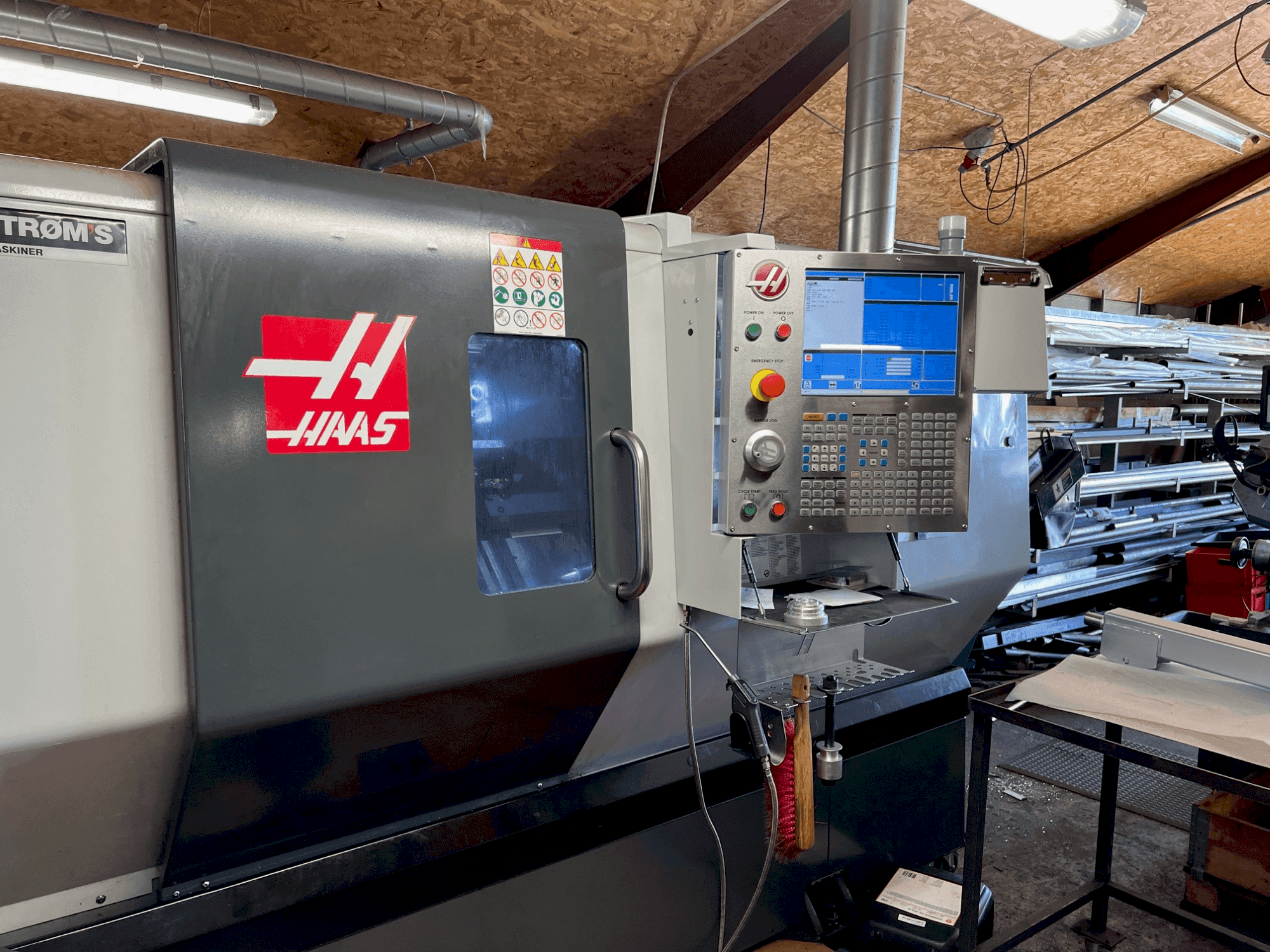 Makine  HAAS HAAS ST-30Y - Önden görünüm