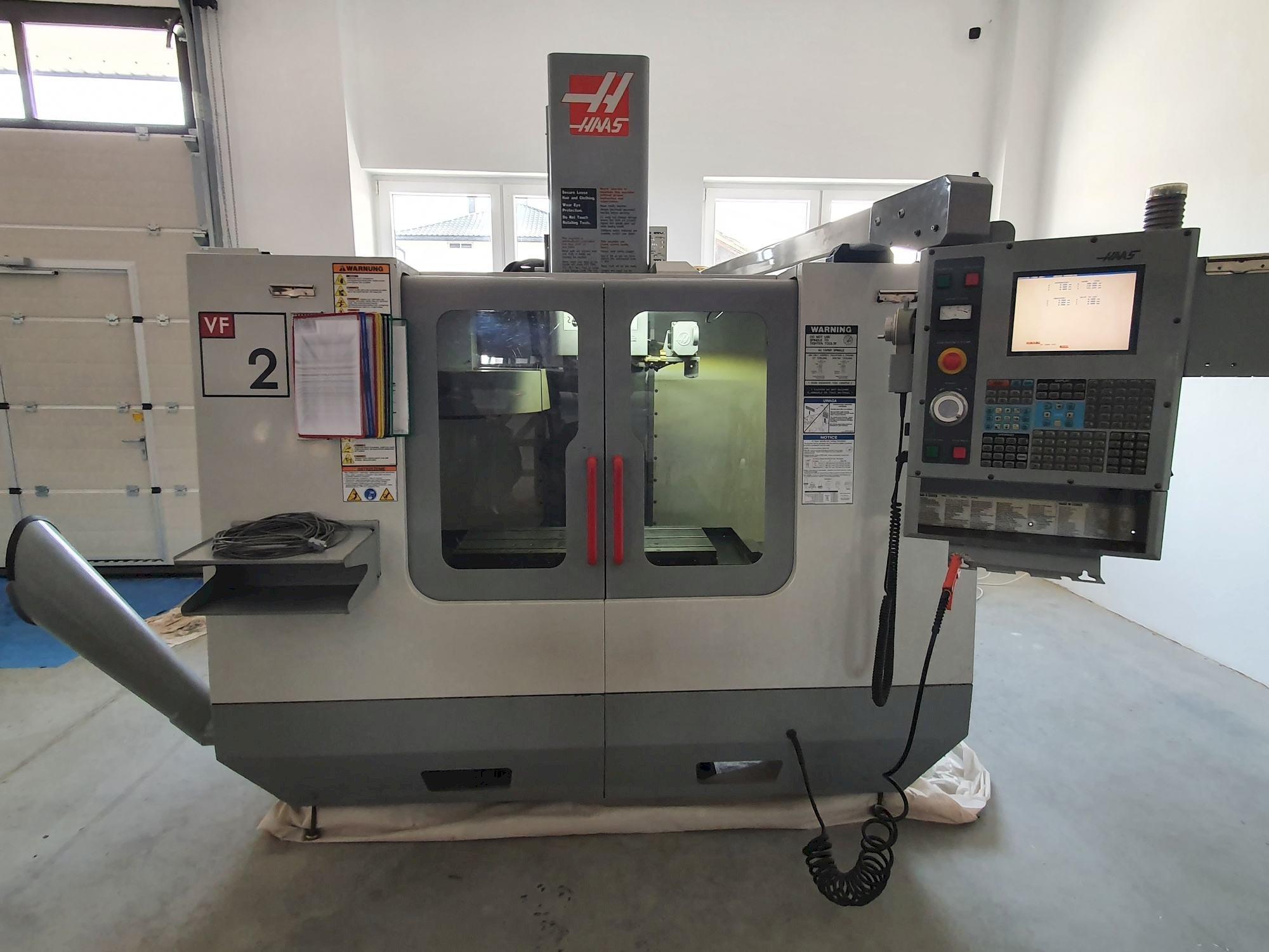 Makine  HAAS VF-2BHE - Önden görünüm