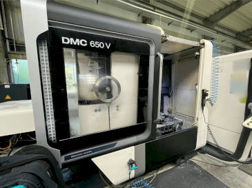 Makine  DMG MORI DMC 650 V - Önden görünüm