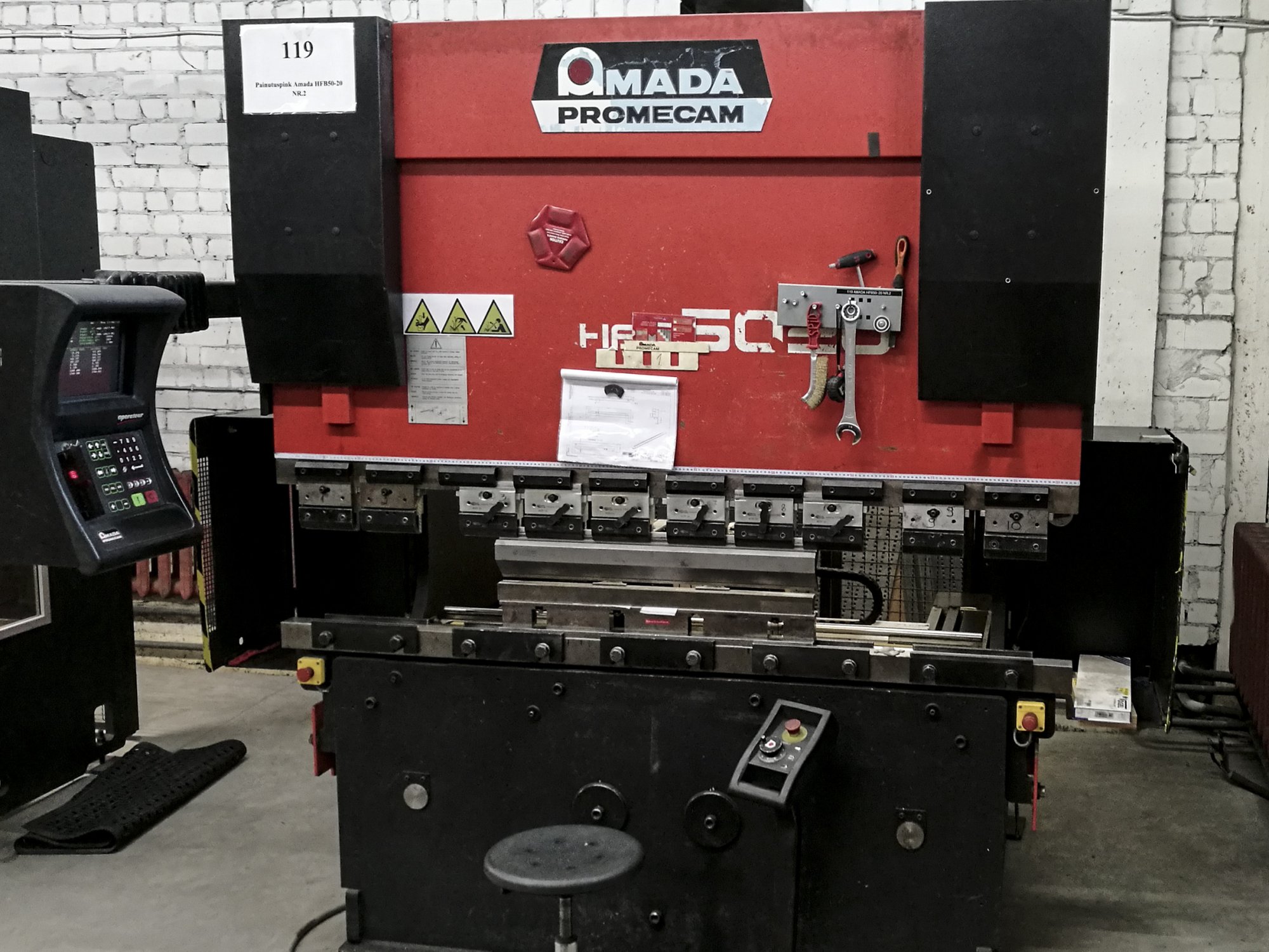 Makine  AMADA - Önden görünüm HFB0 50-20