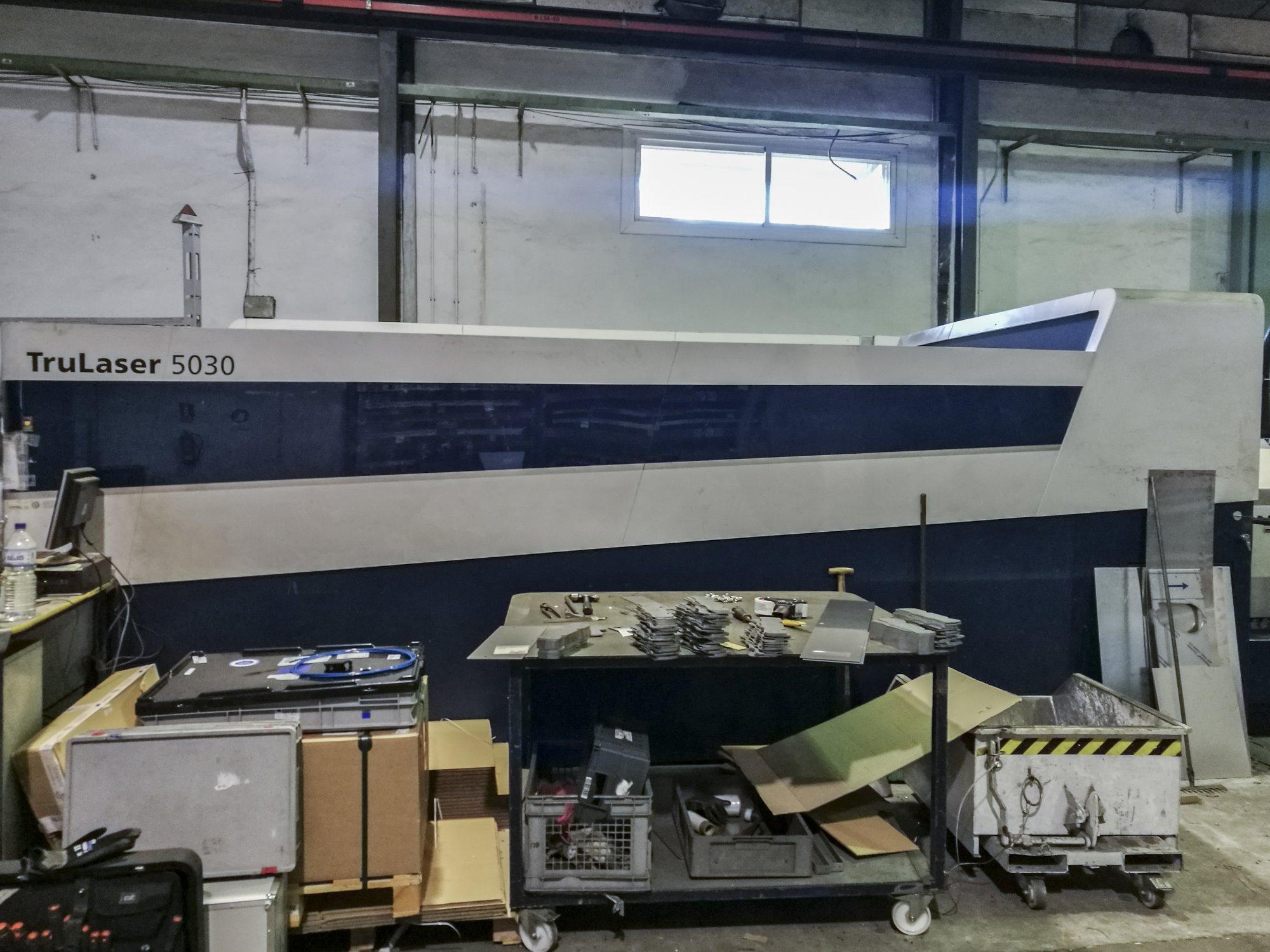 Makine  Trumpf - Sağ taraf görünümü TruLaser 5030 fiber