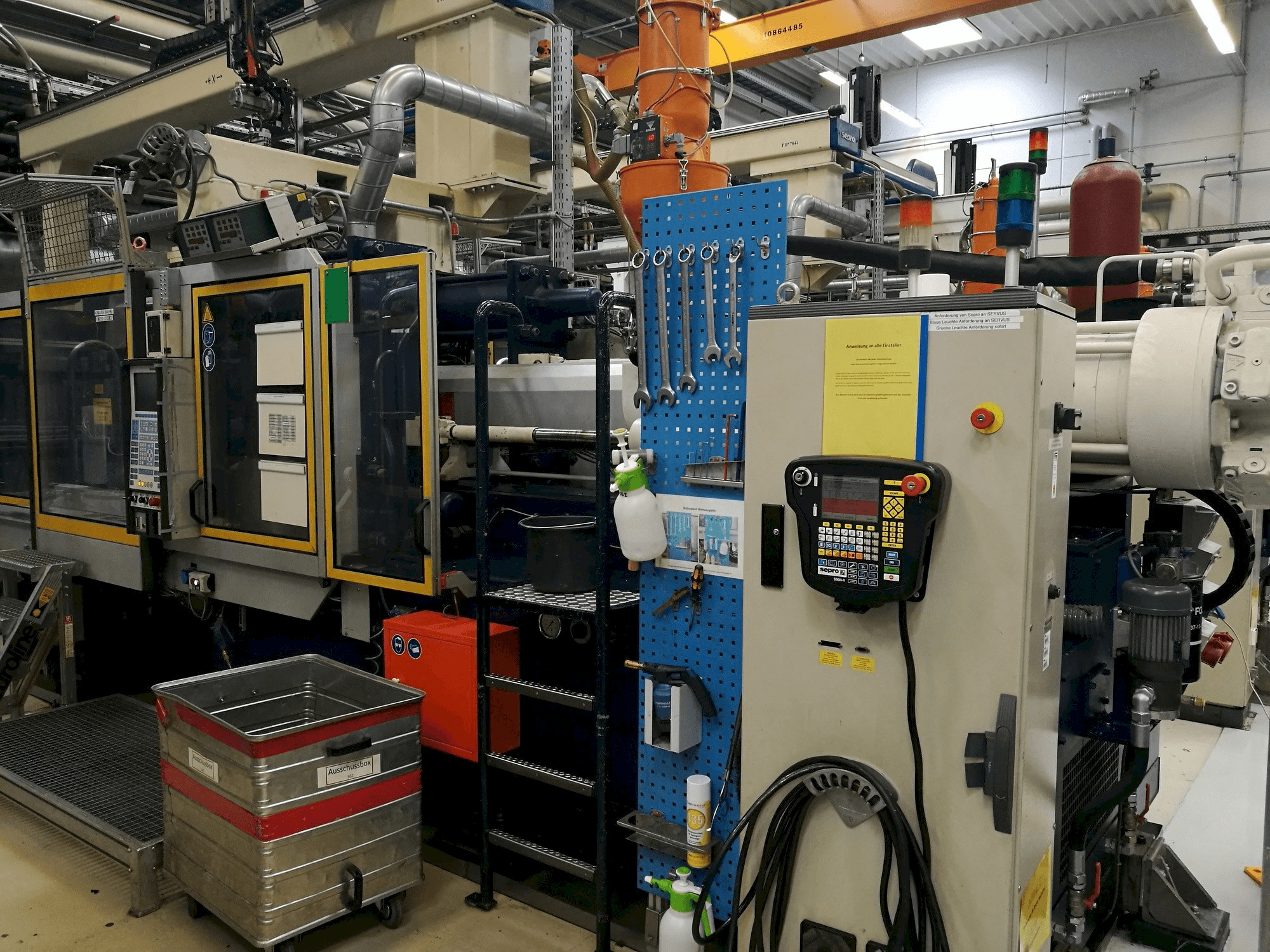 Makine Krauss Maffei 350-2700 C2 - Önden görünüm