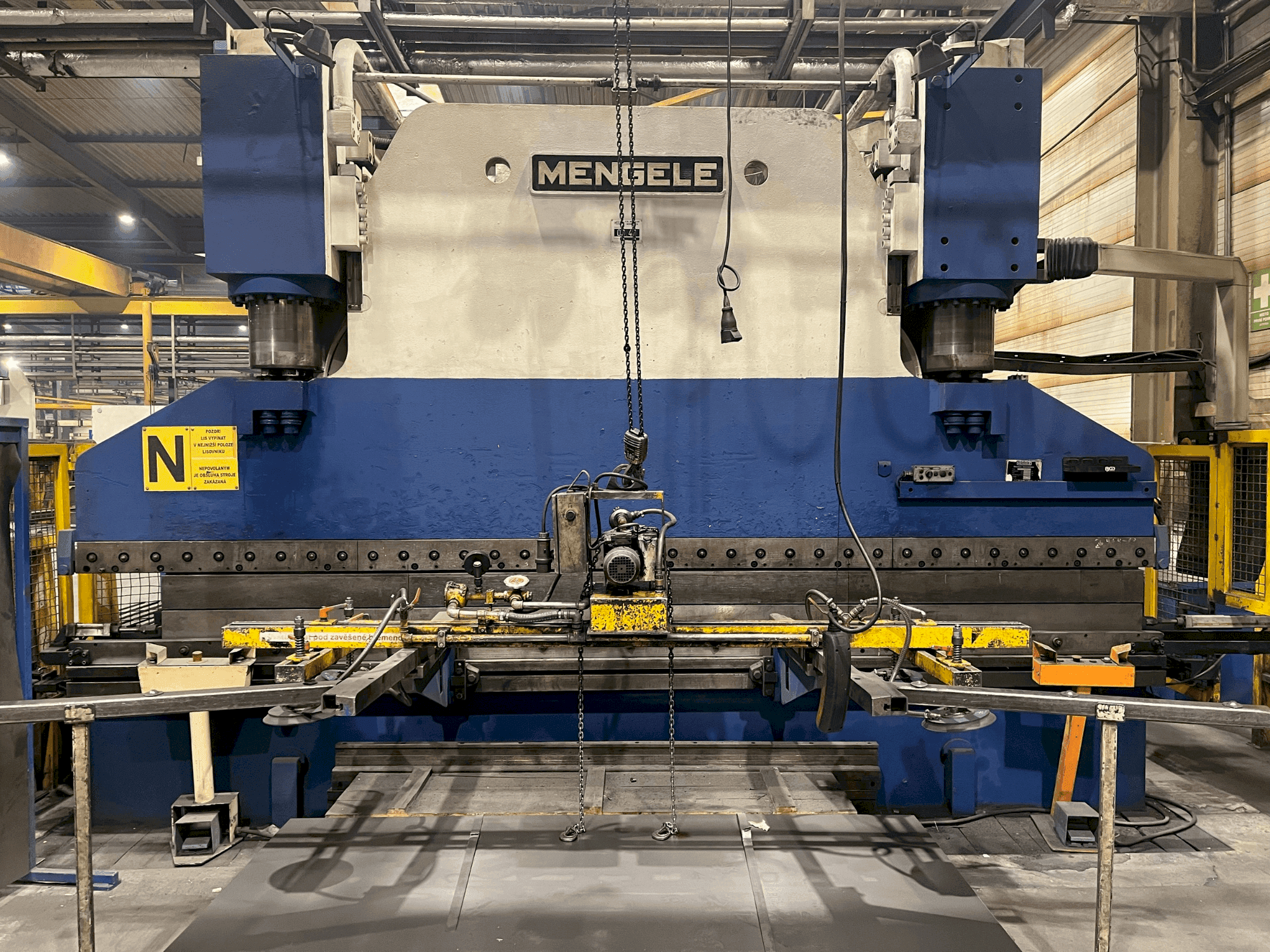 Makine MENGELE D 400-3/5 - Önden görünüm