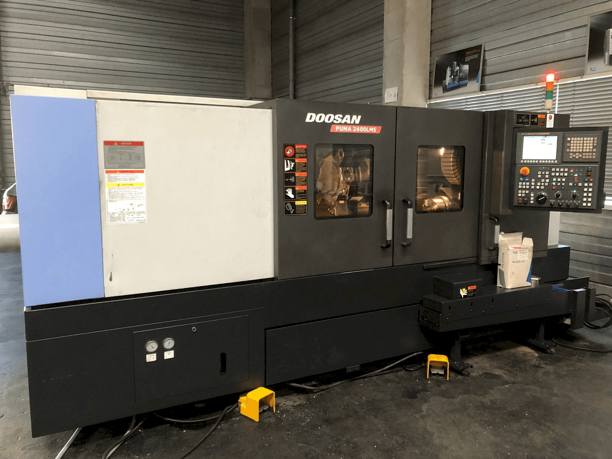 Makine Doosan Puma 2600 LMS - Önden görünüm