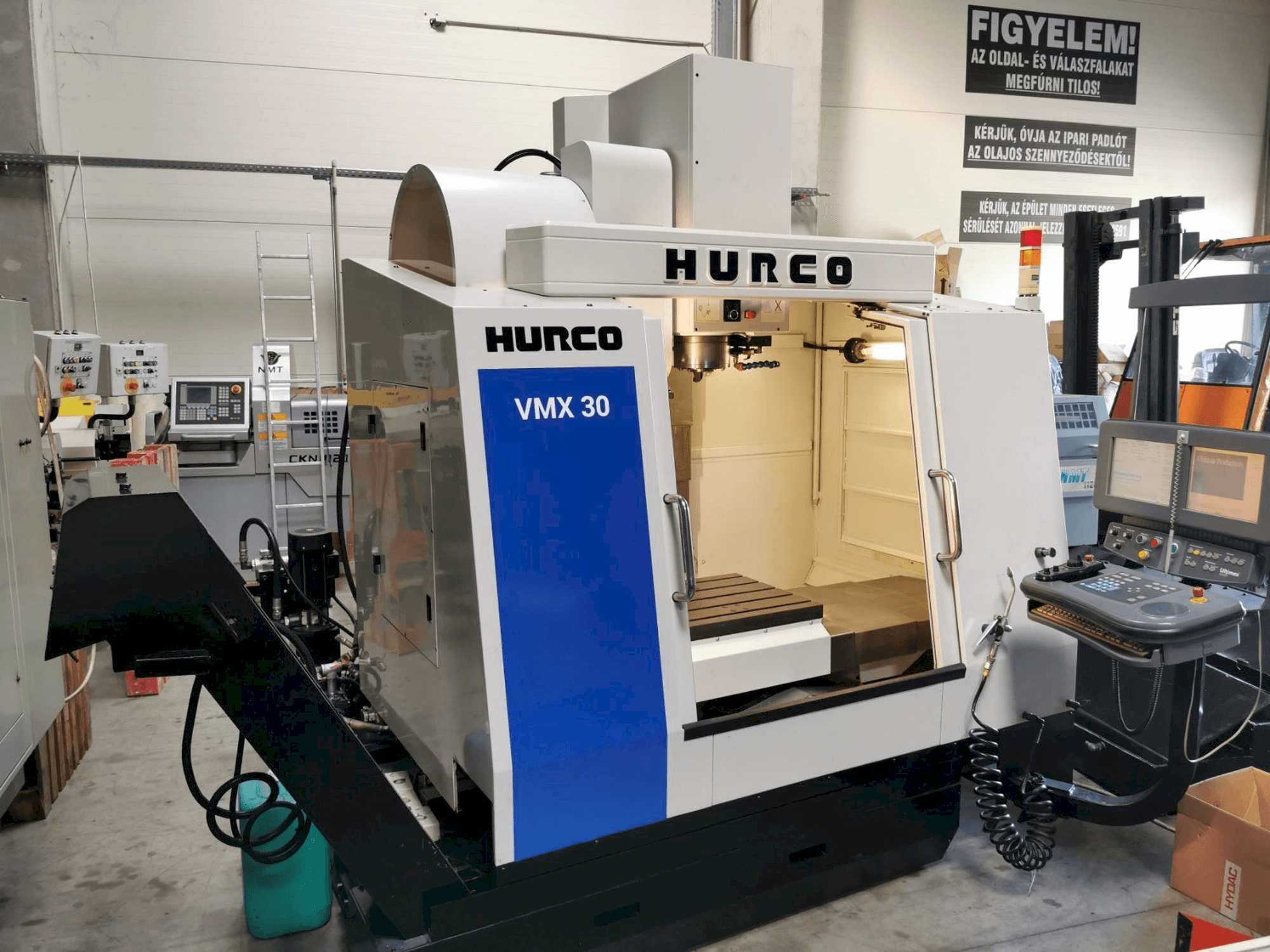 Makine Hurco VMX30 - Önden görünüm