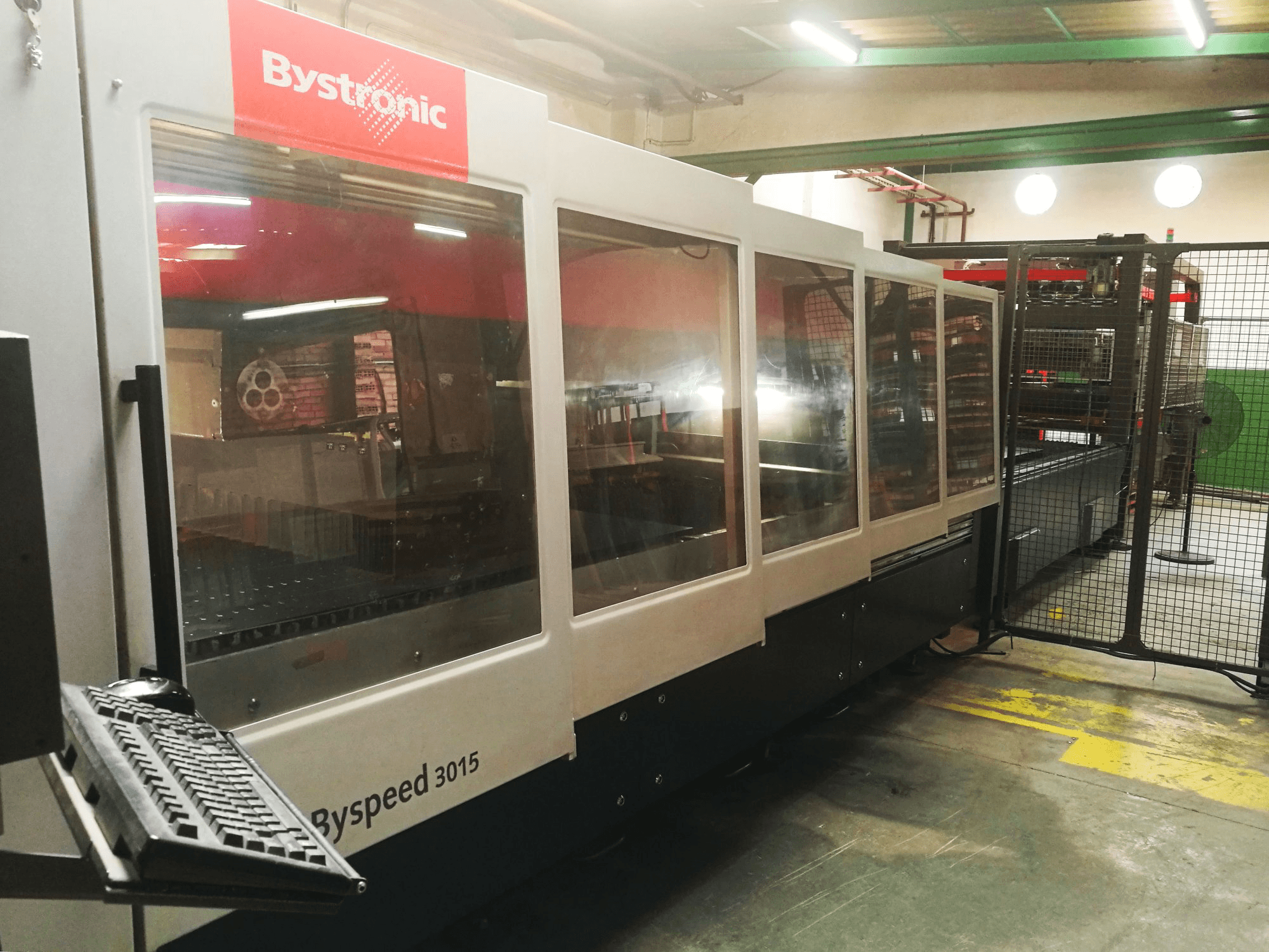 Makine Bystronic - Yan görünüm Byspeed 3015